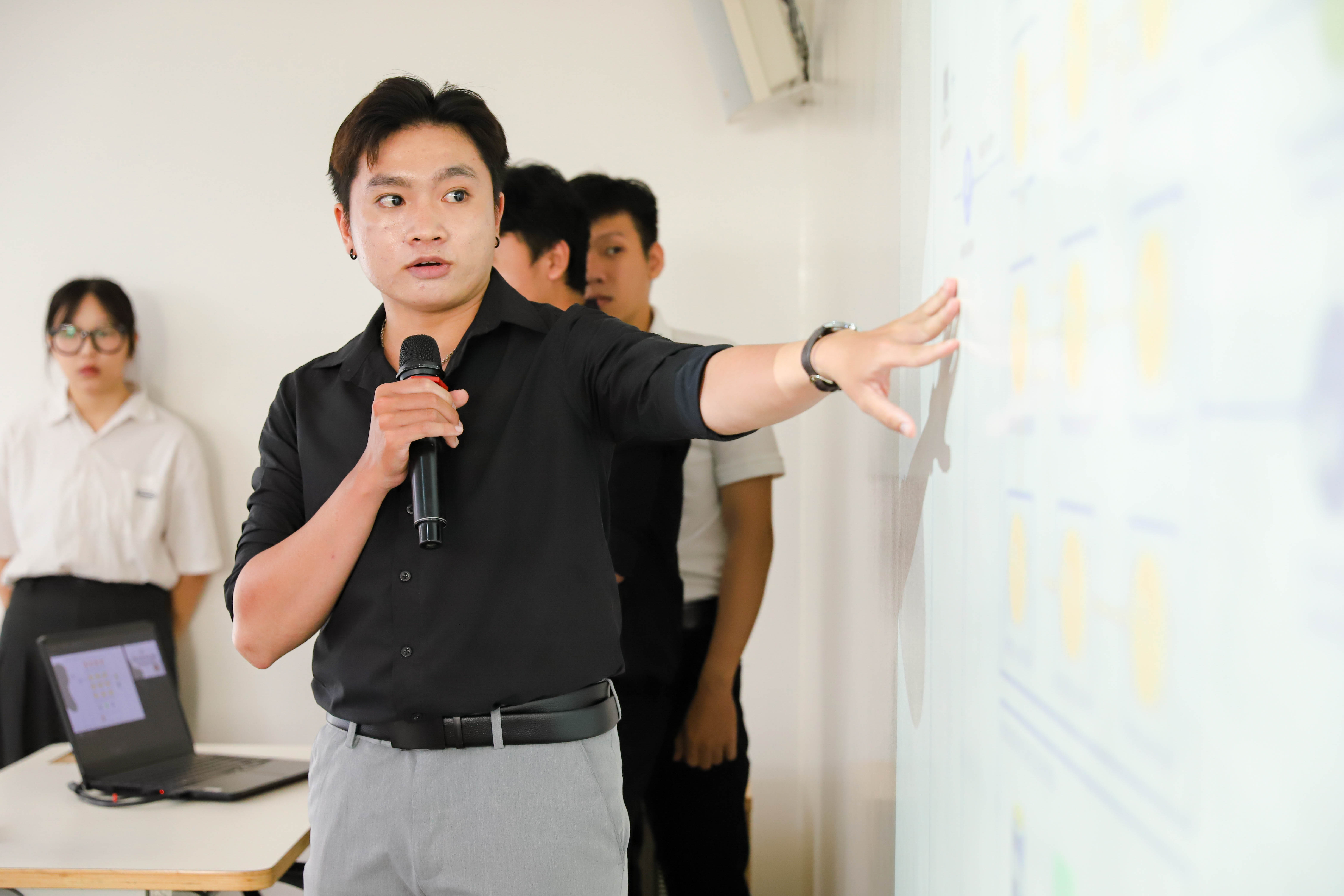 vlu-khoa-luan-tot-nghiep-nganh-ky-thuat-phan-mem-khoa-27-but-pha-voi-nhung-de-tai-tien-phong-a.jpg