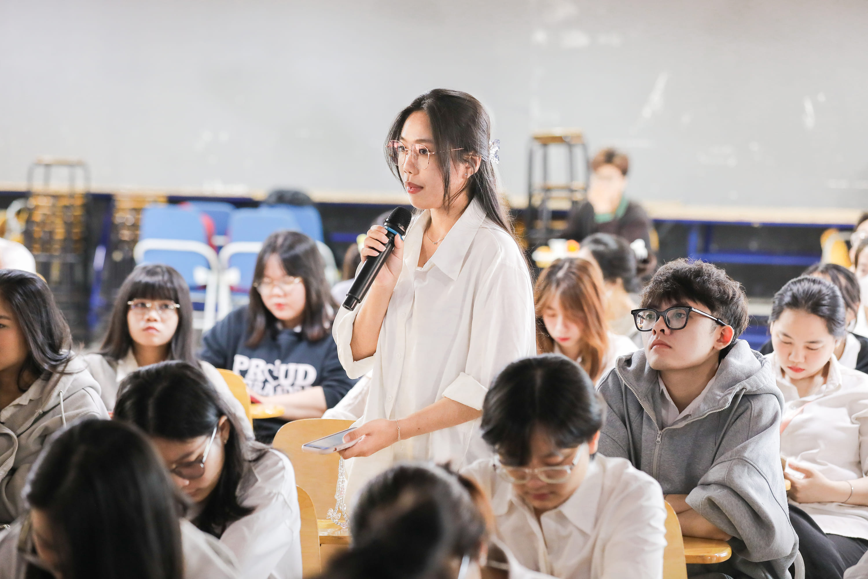 vlu-khoa-luat-to-chuc-chuyen-de-xu-ly-ky-luat-lao-dong-doi-voi-hanh-vi-tren-mang-xa-hoi-goc-nhin-tu-phap-luat-anh-va-uc_c.jpg
