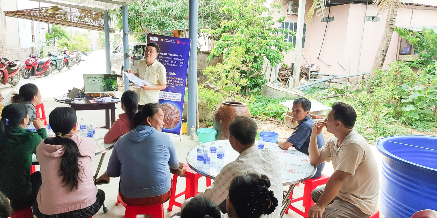 vlu-khoa-moi-truong-tap-huan-de-tai-nghien-cuu-khoa-hoc-tinh-ben-tre-d.jpg