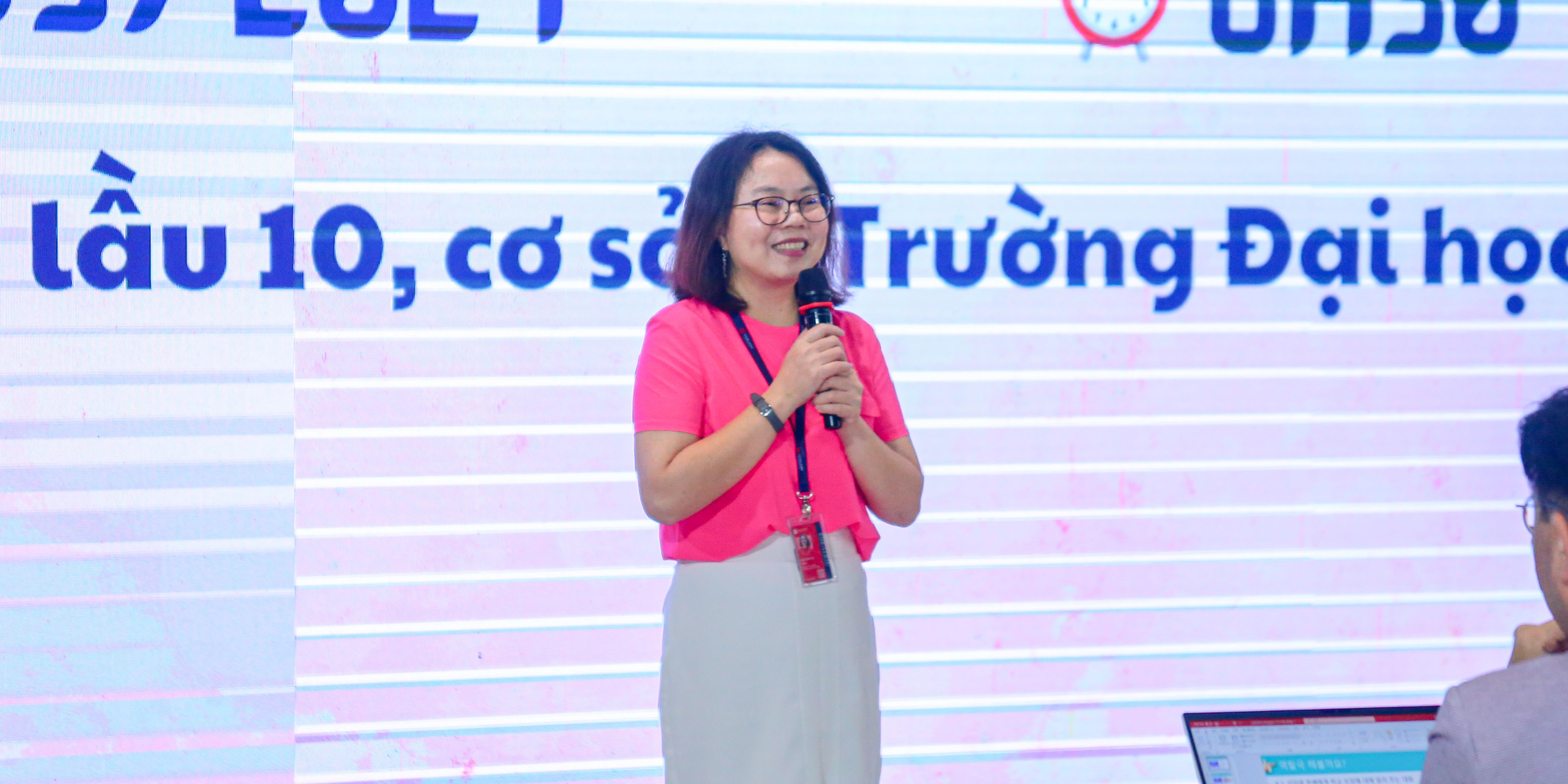 vlu-khoa-ngon-ngu-va-van-hoa-han-quoc-don-chao-nam-hoc-moi-a.jpg