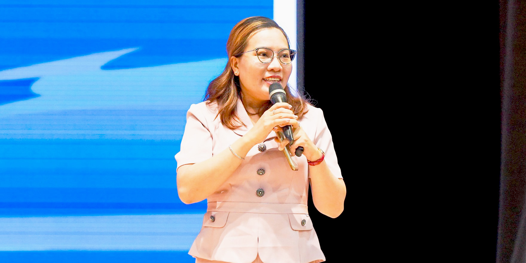vlu-khoa-quan-tri-kinh-doanh-sinh-hoat-cong-dan-khoa-26-27-va-28-chu-de-toi-co-04-nam-dai-hoc-that-y-nghia-c.jpg
