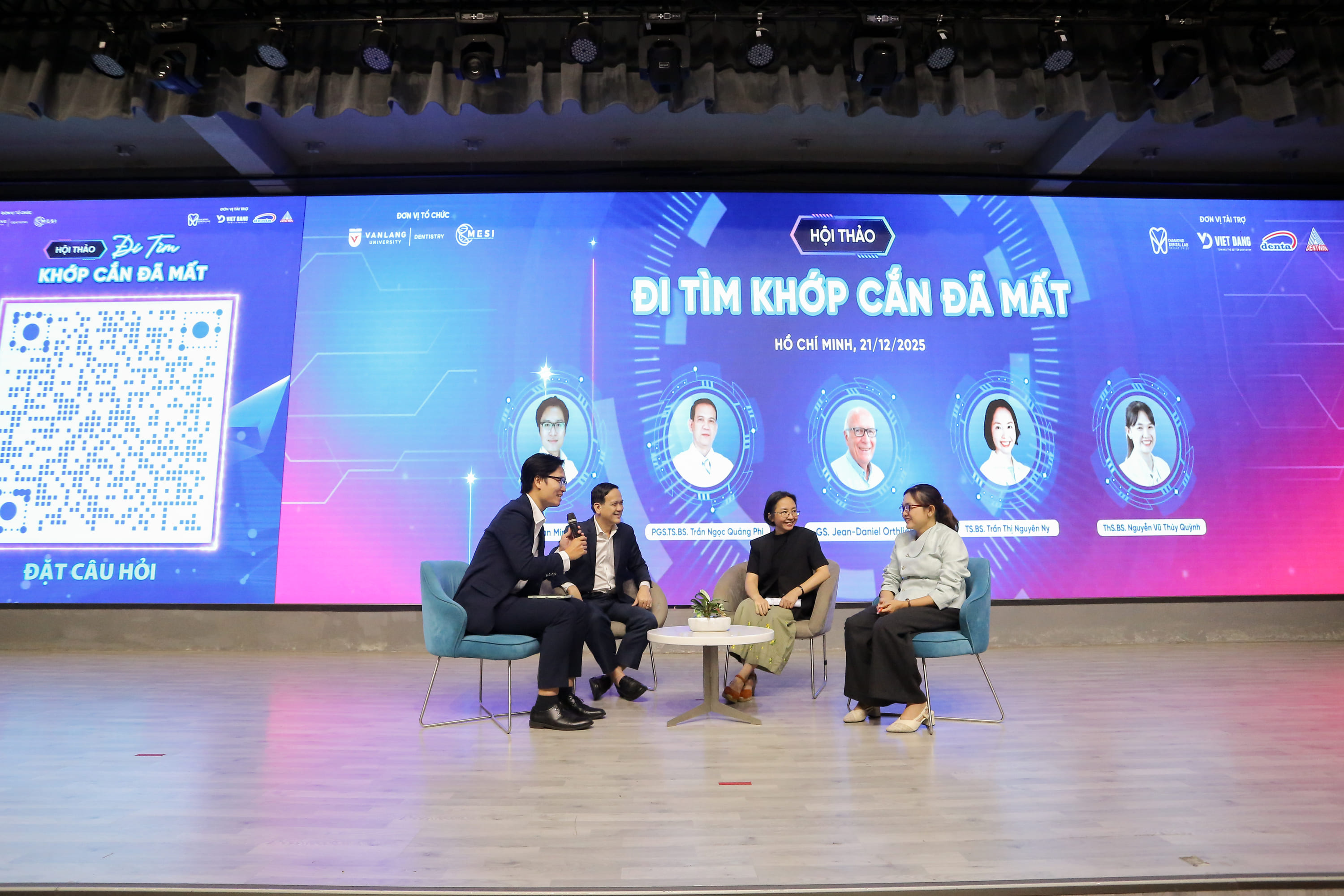 vlu-khoa-rang-ham-mat-van-lang-to-chuc-hoi-thao-chuyen-sau-ve-chan-doan-va-dieu-tri-khop-can-c.jpg