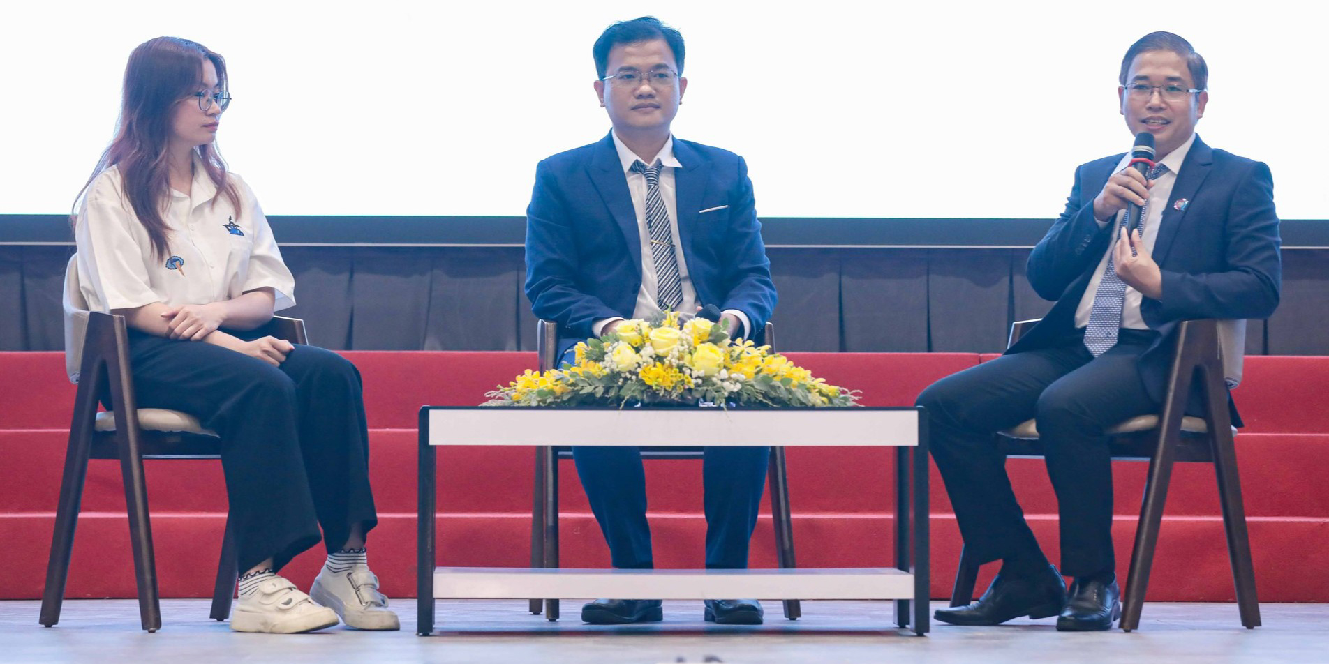 vlu-khoi-nganh-suc-khoe-vlu-mung-ky-niem-69-nam-ngay-thay-thuoc-viet-nam-27021955--27022024-g.jpg