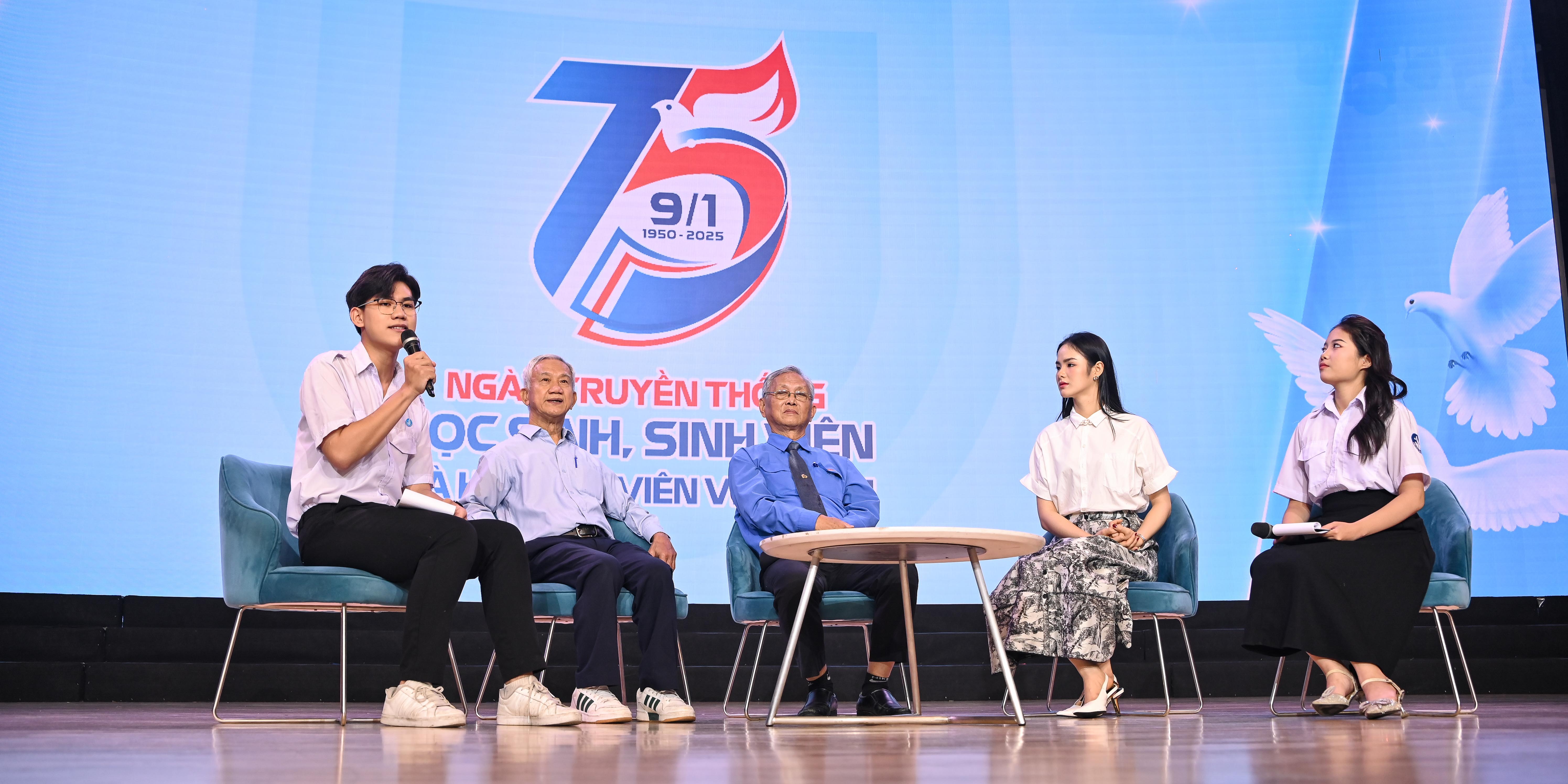 vlu-ki-niem-75-nam-ngay-truyen-thong-hoc-sinh-sinh-vien-viet-nam-b.jpg