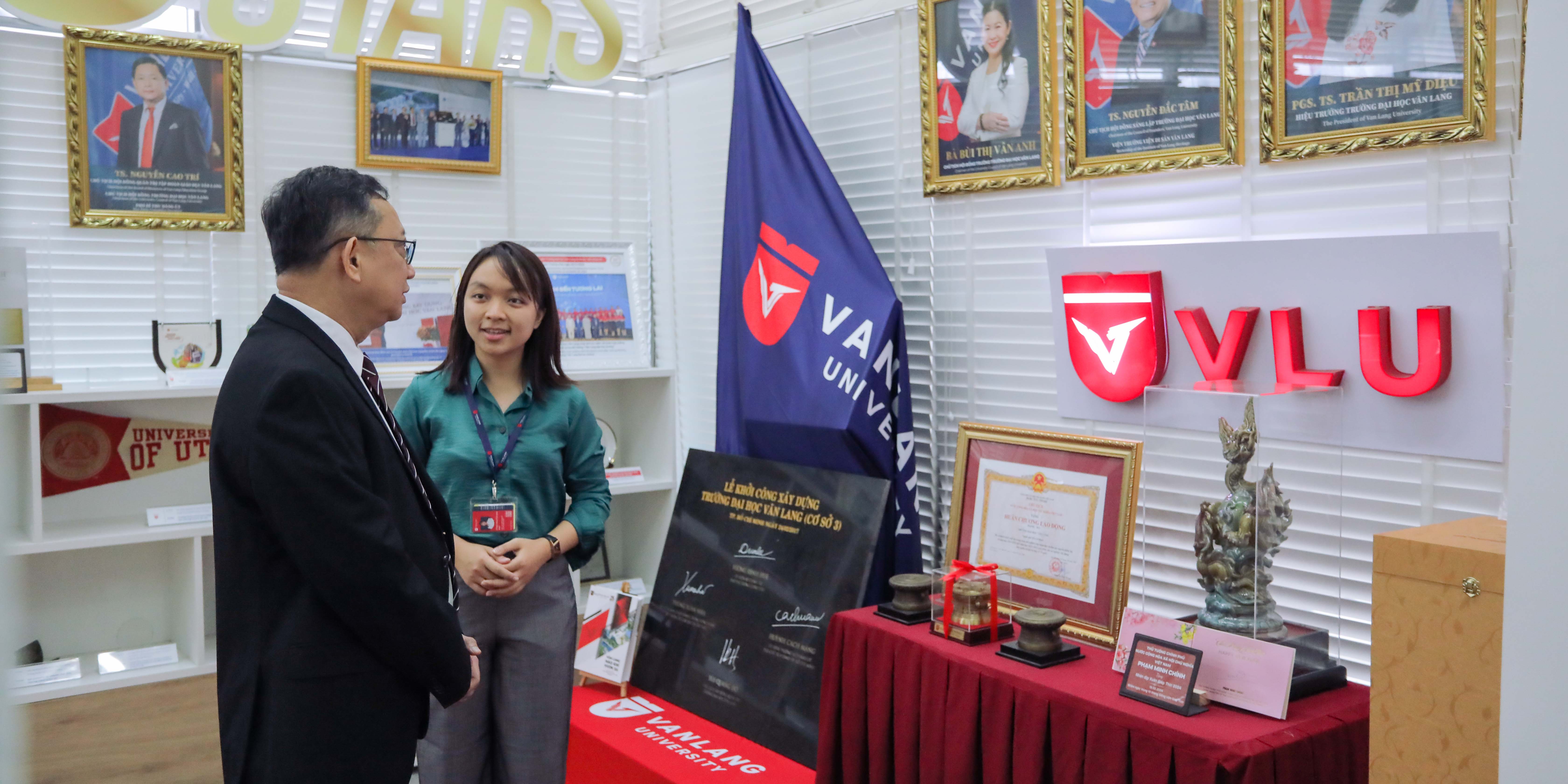 vlu-ky-ket-hop-tac-mou-cung-truong-dai-hoc-adamson-philippines-a.jpg