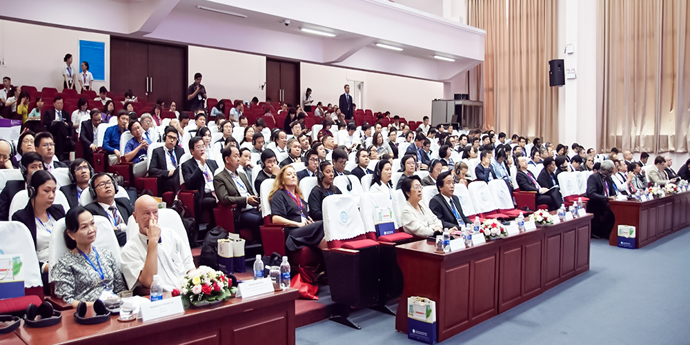 vlu-la-thanh-vien-tich-cuc-cua-to-chuc-dai-hoc-phap-ngu-auf-d.jpg