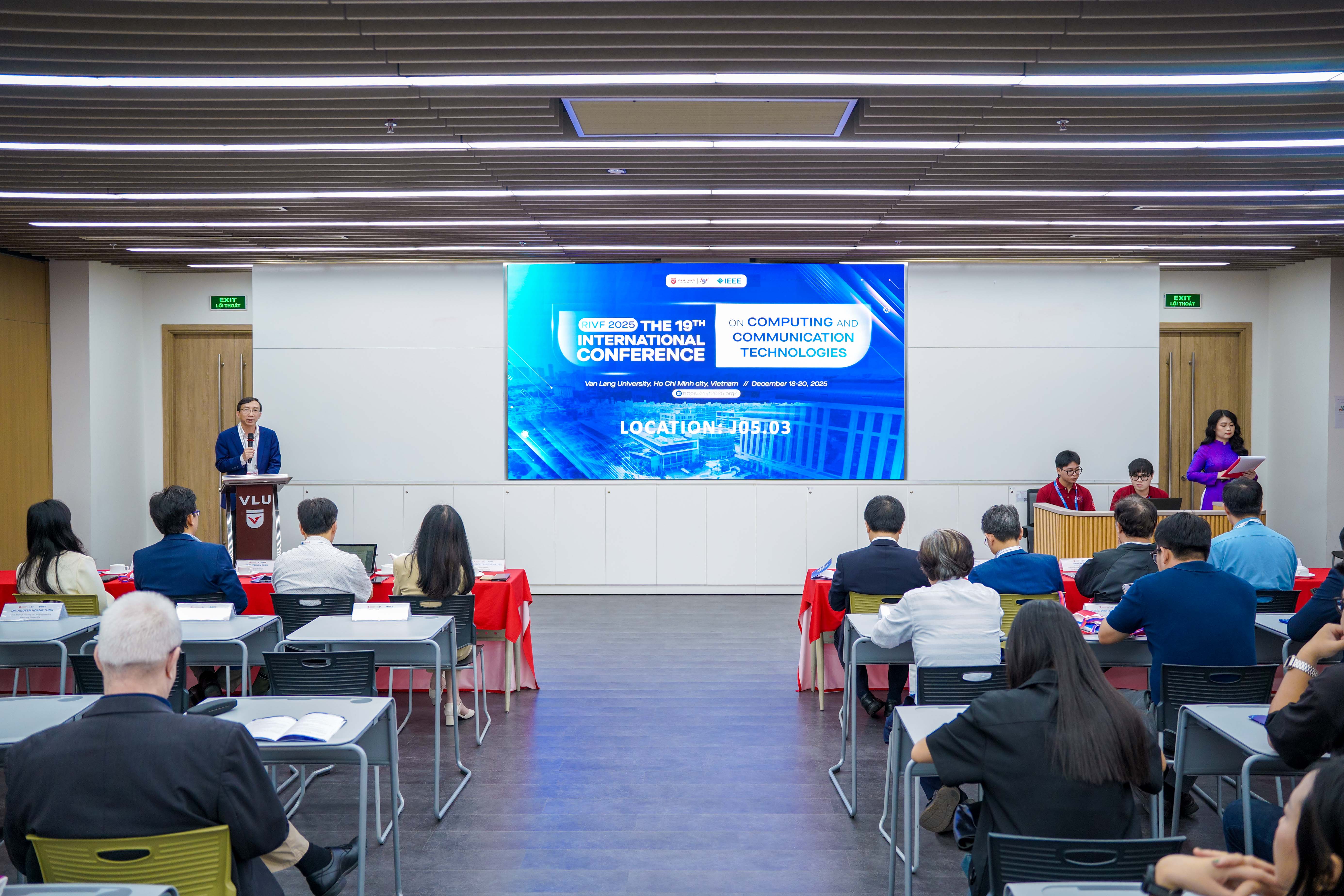 vlu-lan-dau-dang-cai-hoi-nghi-khoa-hoc-quoc-te-ieee-rivf-2025-ve-cong-nghe-tinh-toan-va-truyen-tha.jpg