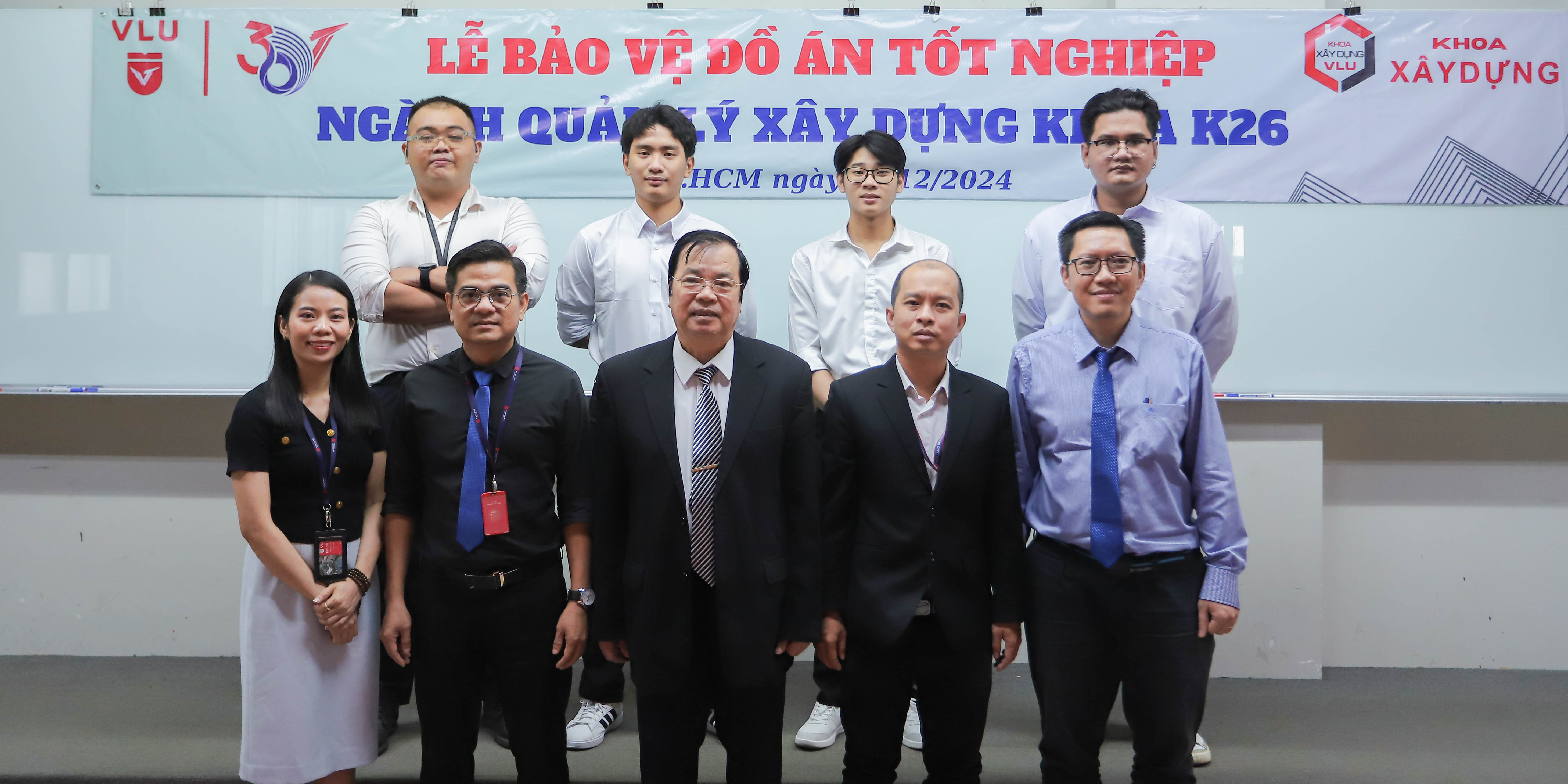 vlu-le-bao-ve-do-an-tot-nghiep-cua-sinh-vien-khoa-xay-dung-hanh-trinh-moi-cua-cac-tan-cu-nhan-e.jpg