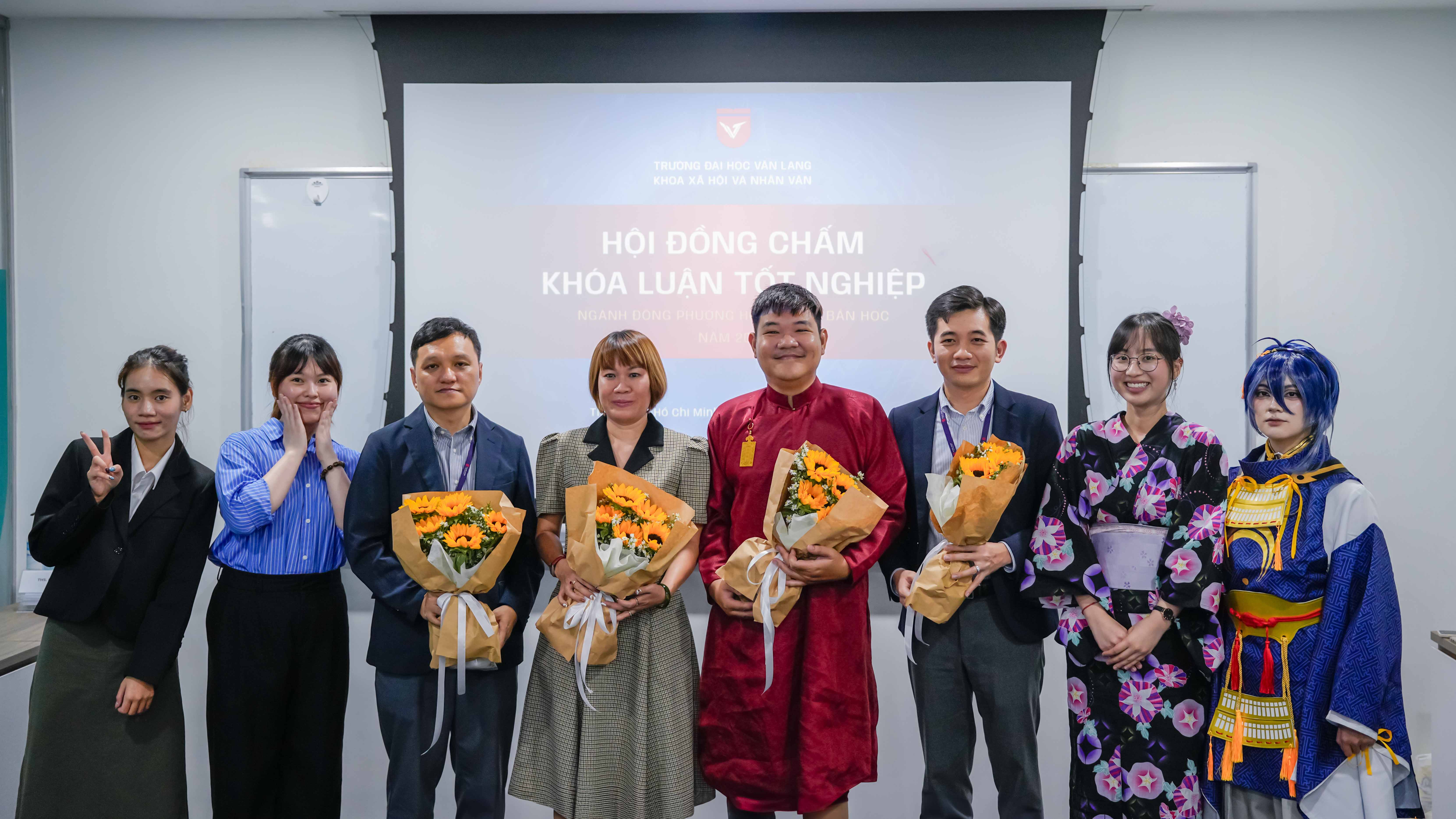 vlu-le-bao-ve-khoa-luan-tot-nghiep-chuyen-nganh-nhat-ban-hoc-a.jpg