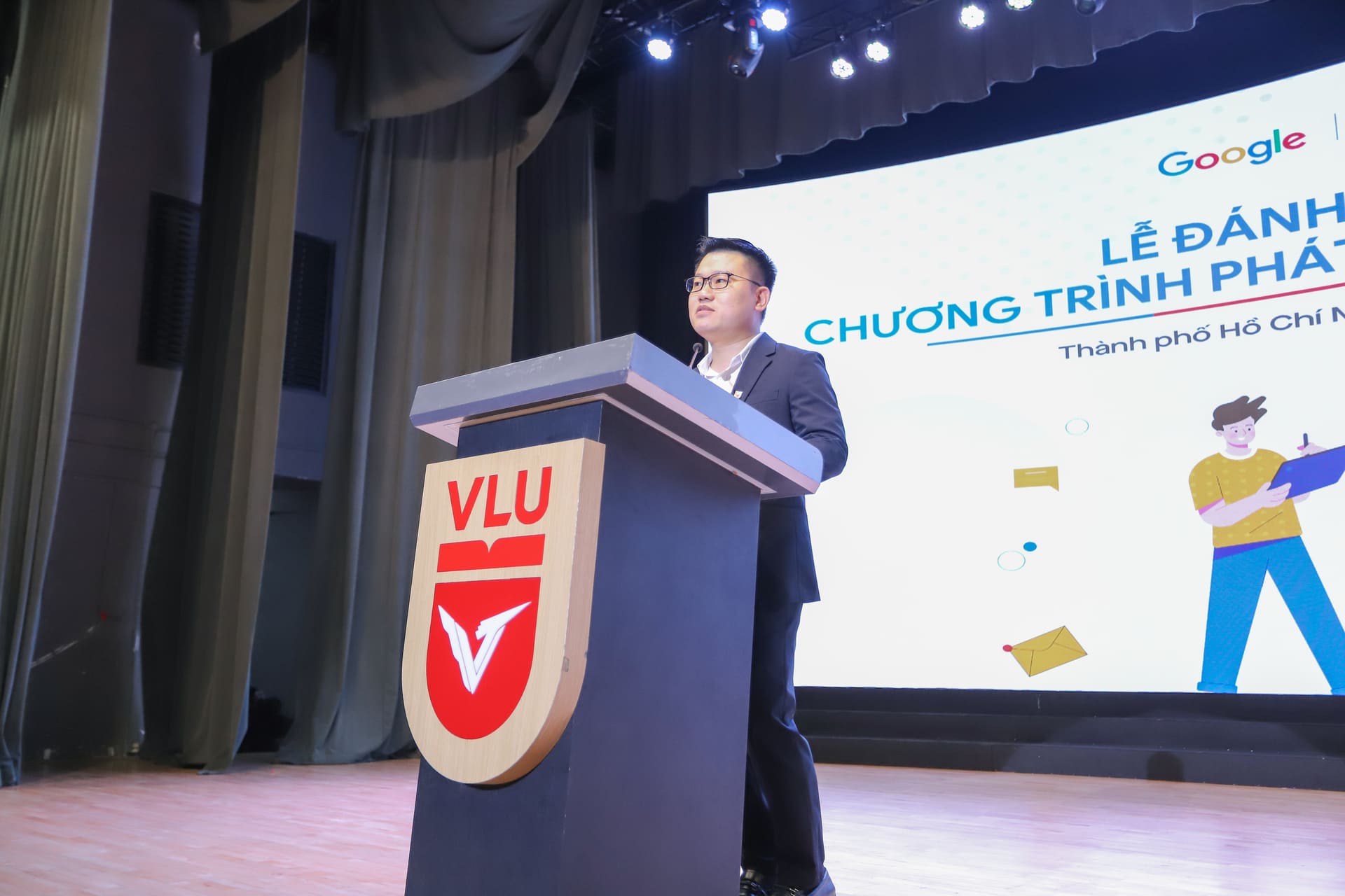 vlu-le-danh-gia-giua-ky-chuong-trinh-phat-trien-nhan-tai-so-2025-sinh-vien-van-lang-but-pha-cung-ai-a.jpg
