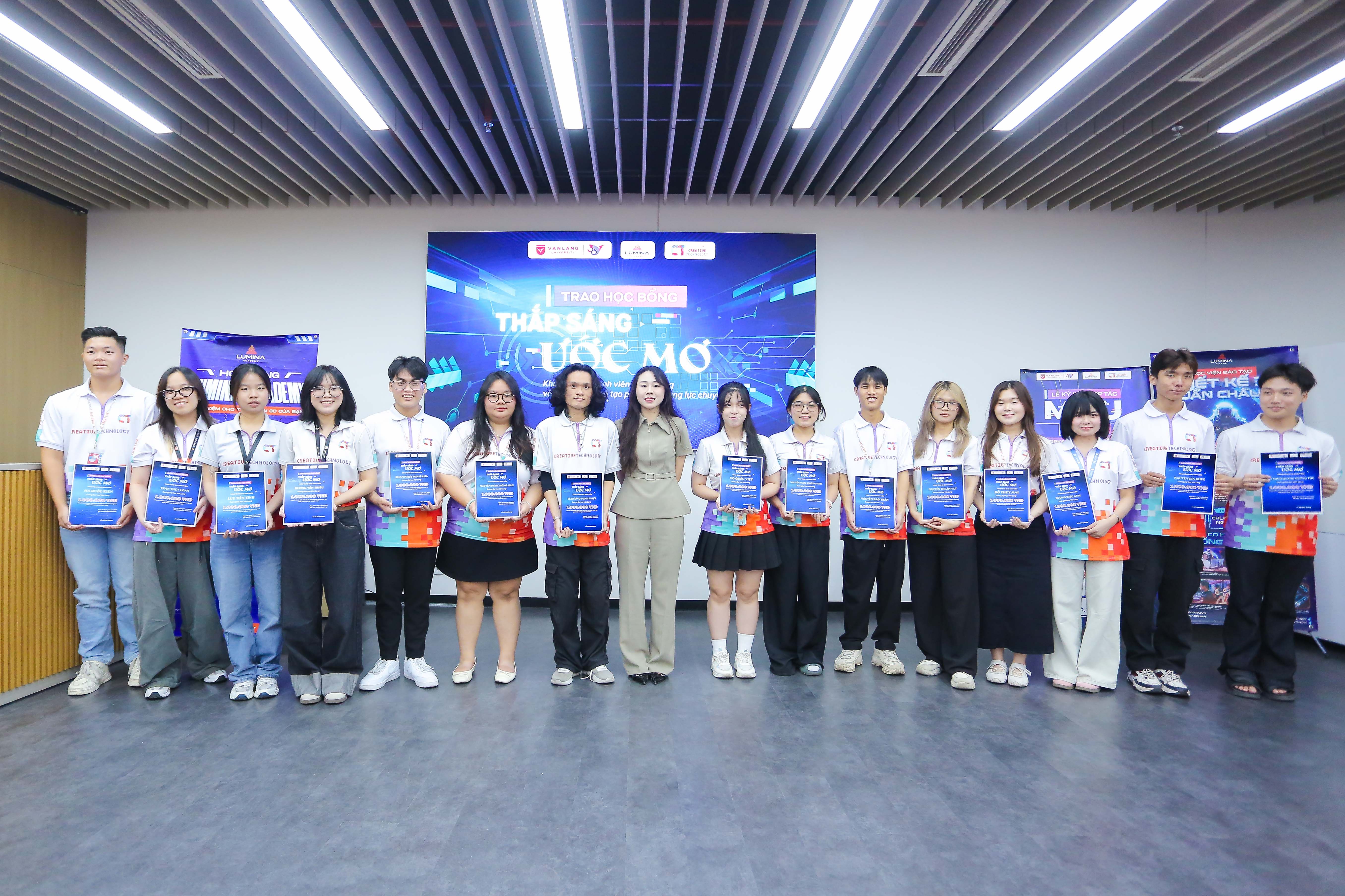 vlu-le-ky-ket-bien-ban-ghi-nho-mou-giua-truong-dai-hoc-van-lang-va-lunima-academy-d.jpg