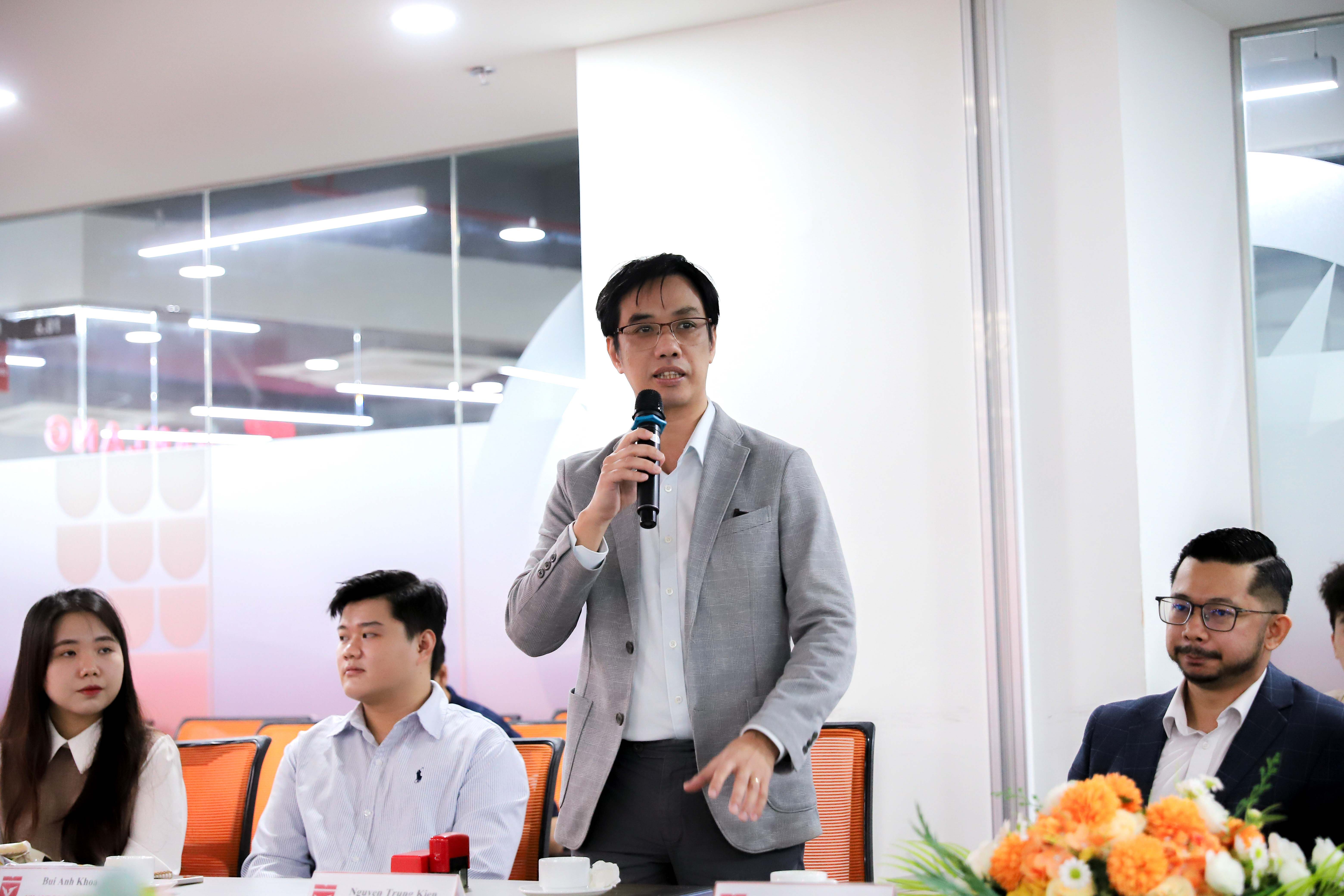 vlu-le-ky-ket-thoa-thuan-hop-tac-giua-truong-dai-hoc-van-lang-voi-cong-ty-iesve-va-vilandco_c.JPG