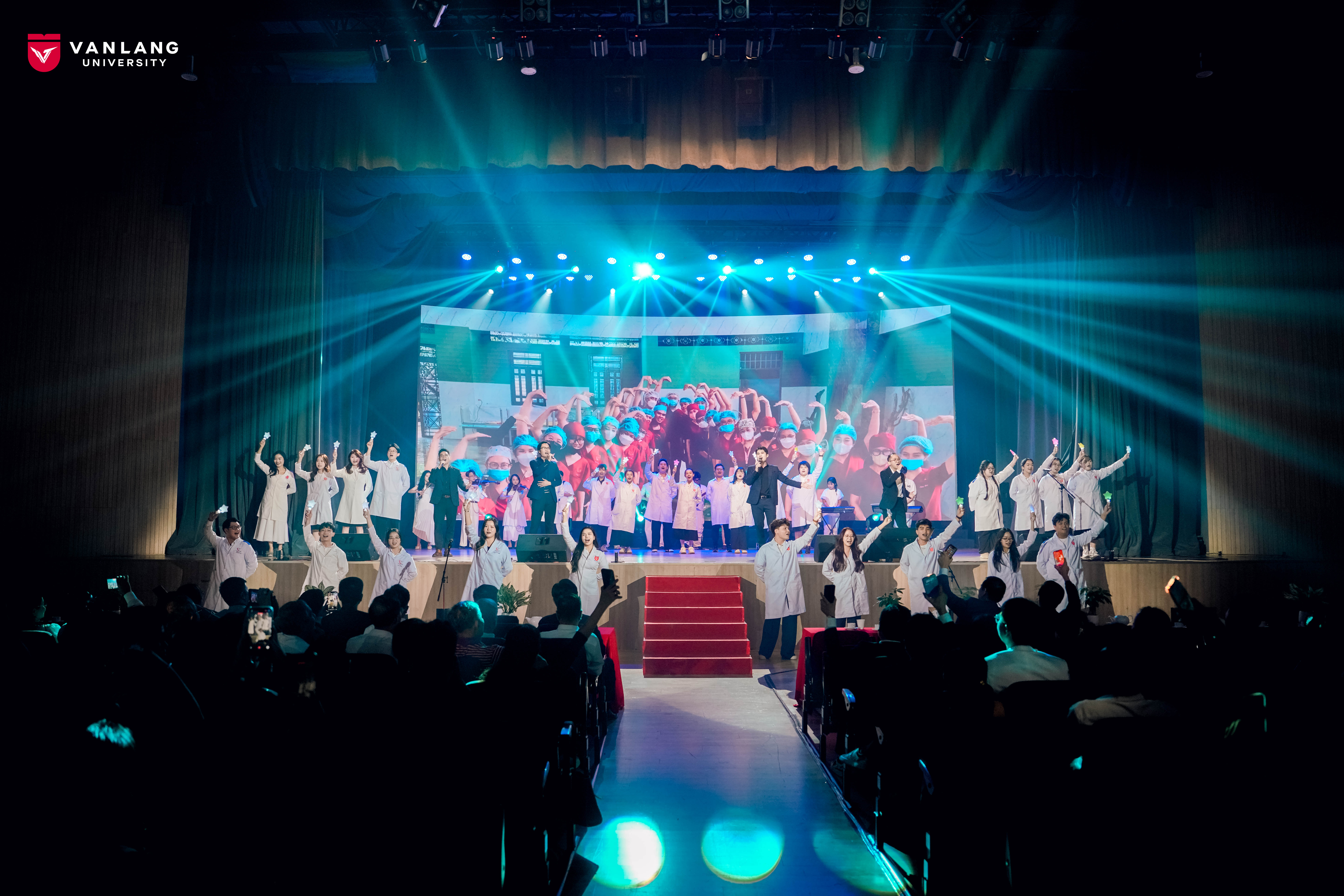 vlu-le-ky-niem-5-nam-thanh-lap-khoa-rang-ham-mat-vlu-va-dinh-huong-10-nam-hanh-trinh-cua-nu-cuoi-the-journey-of-smile-1.jpg