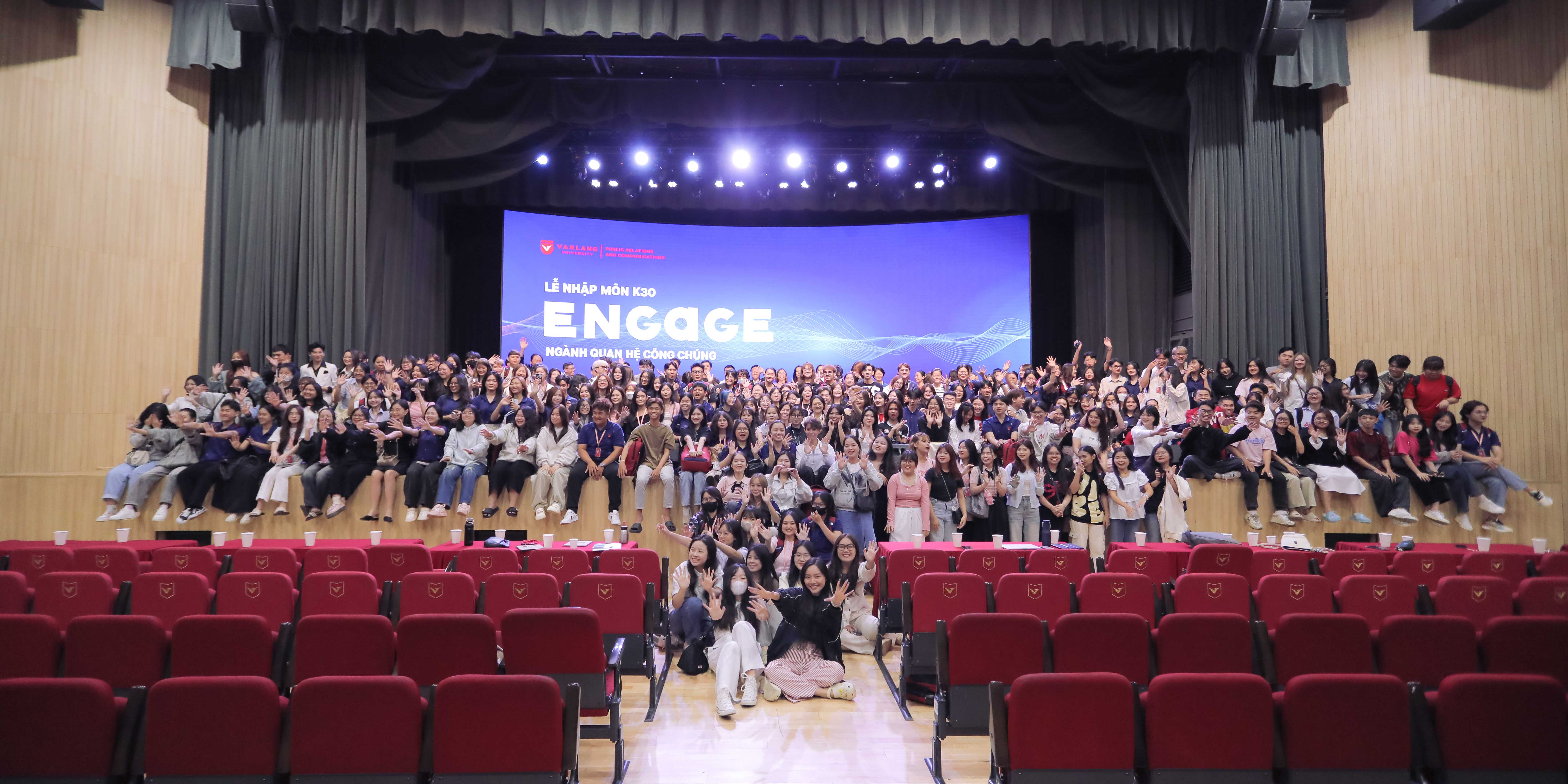 vlu-le-nhap-mon-khoa-quan-he-cong-chung-truyen-thong-engage-amplify-g.jpg