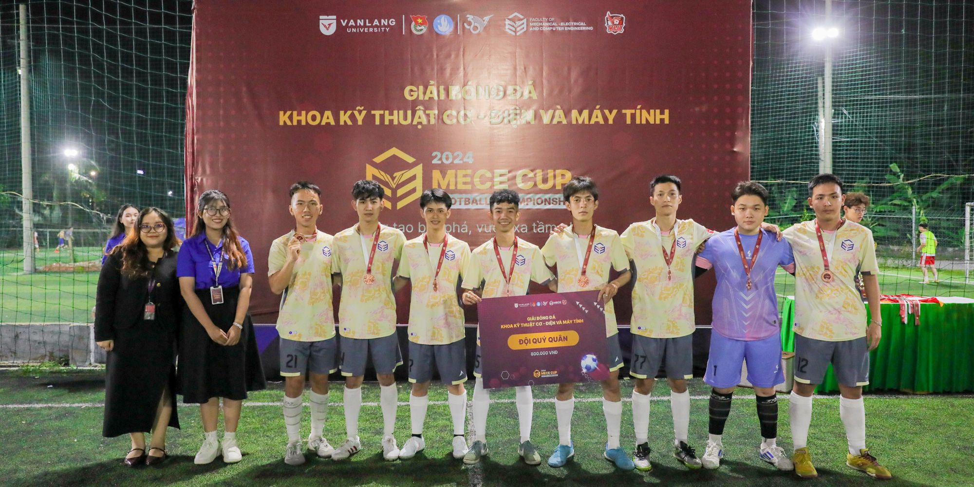 vlu-mece-cup-2024-chung-ket-giai-bong-da-khoa-ky-thuat-co--dien-va-may-tinh-d.jpg