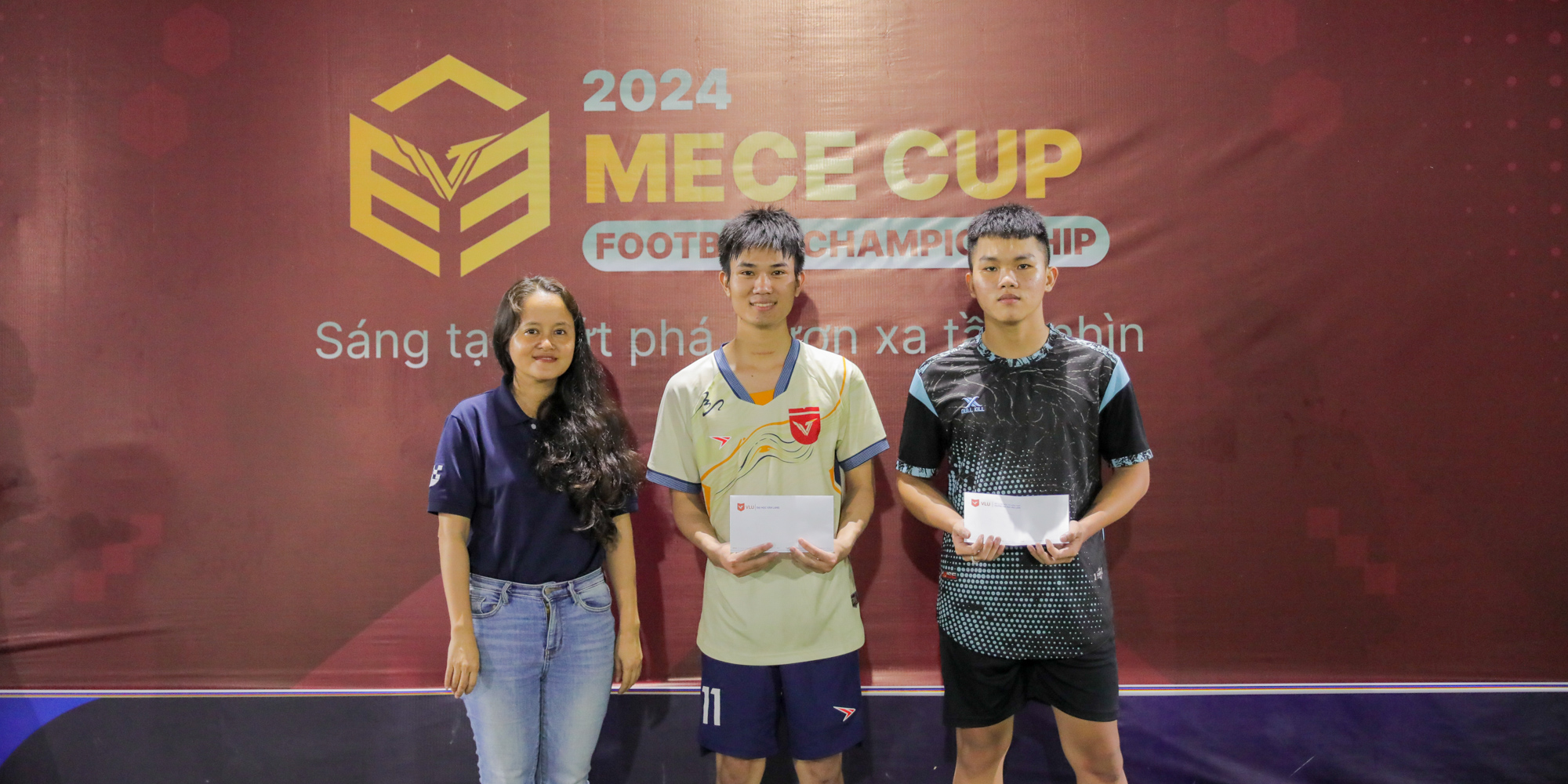 vlu-mece-cup-2024-chung-ket-giai-bong-da-khoa-ky-thuat-co--dien-va-may-tinh-e.jpg