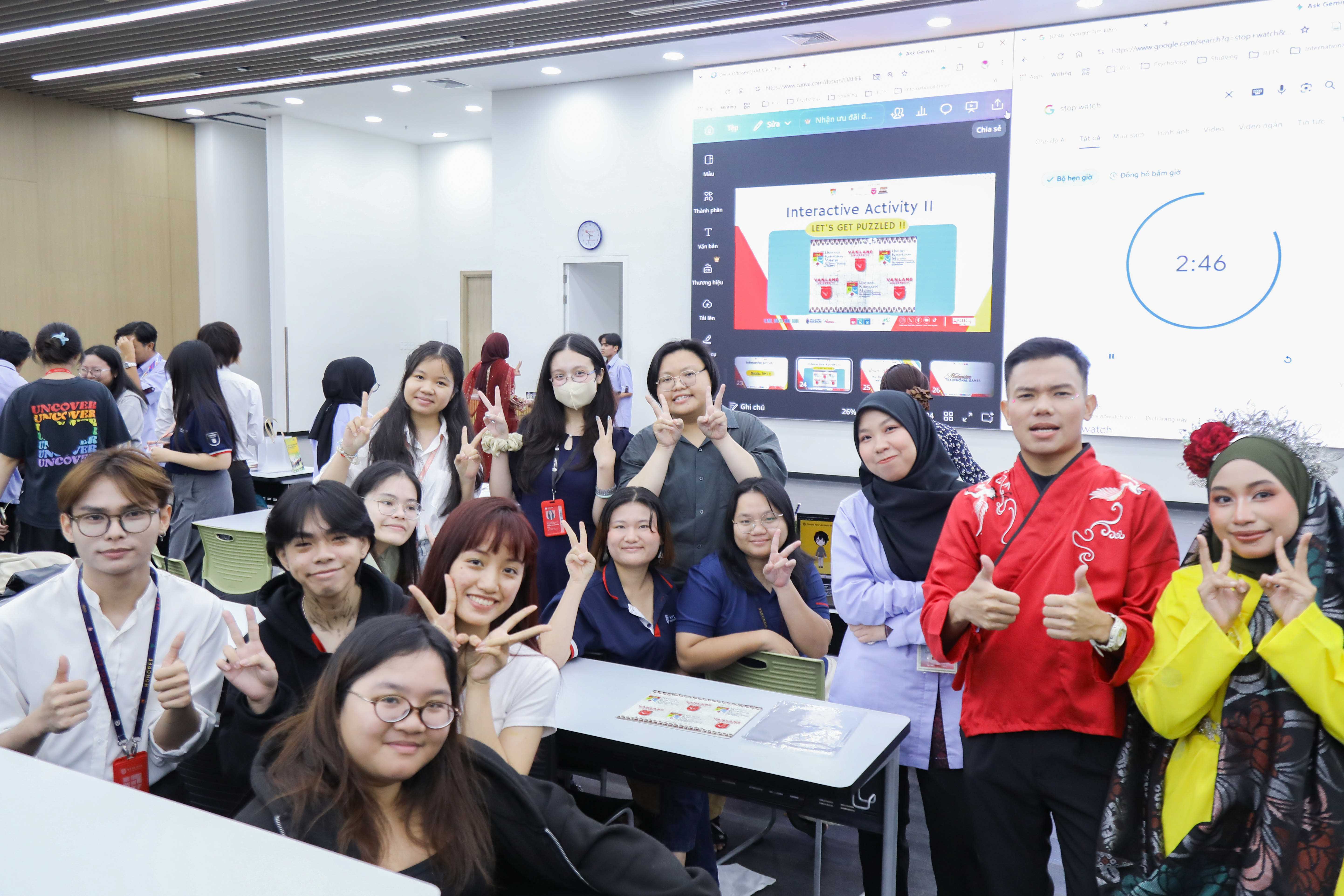 vlu-mo-rong-canh-cua-hoi-nhap-ngay-hoi-giao-luu-hoc-thuat-va-van-hoa-giua-sinh-vien-van-lang-va-sinh-vien-universiti-kebangsaan-malaysia-(ukm),-the-national-university-of-malaysia-c (2).jpg