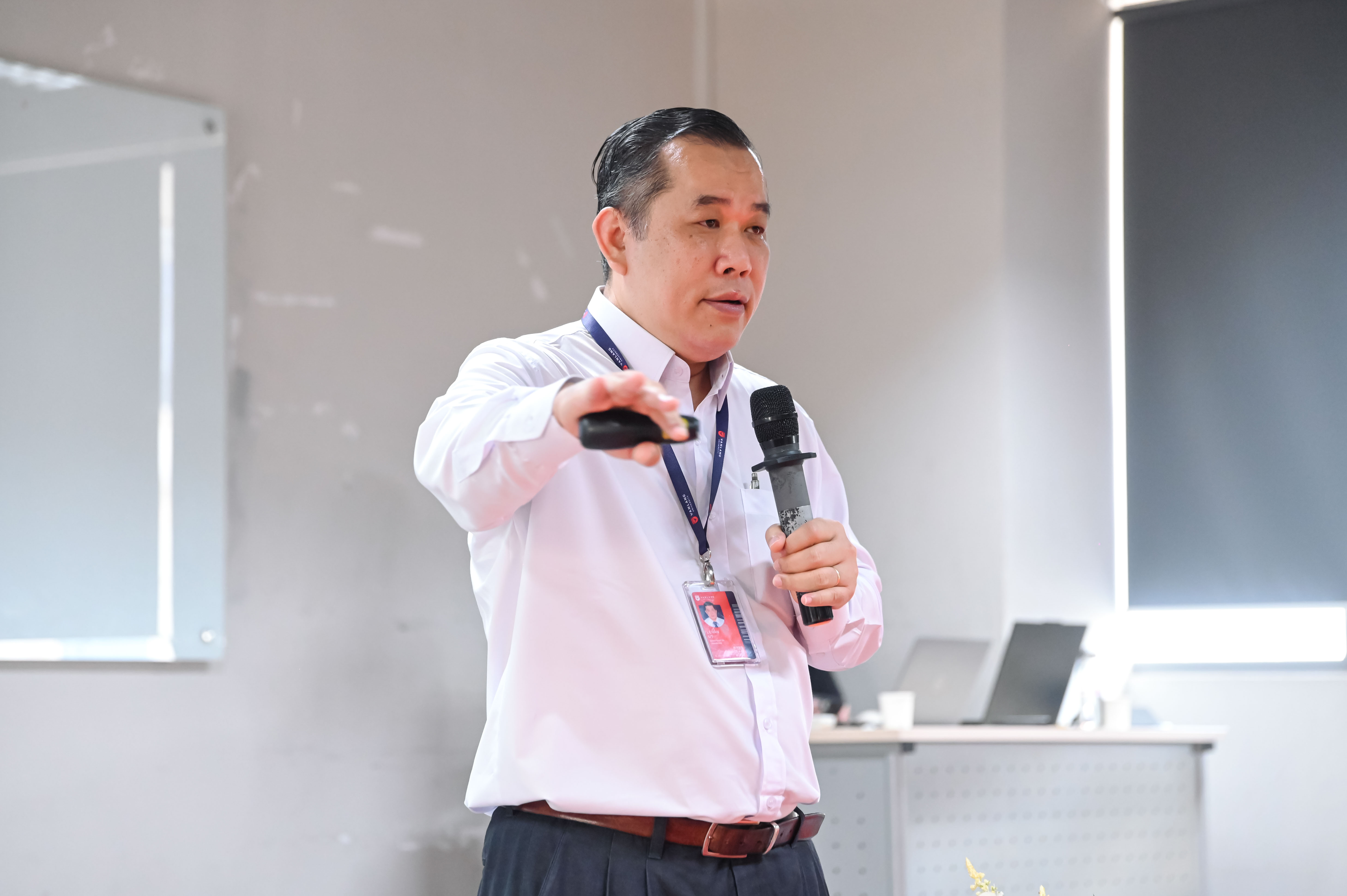 vlu-nang-cao-chat-luong-nghien-cuu-khoa-hoc-va-liem-chinh-nghien-cuu-cho-sinh-vien-van-lang-b.jpg