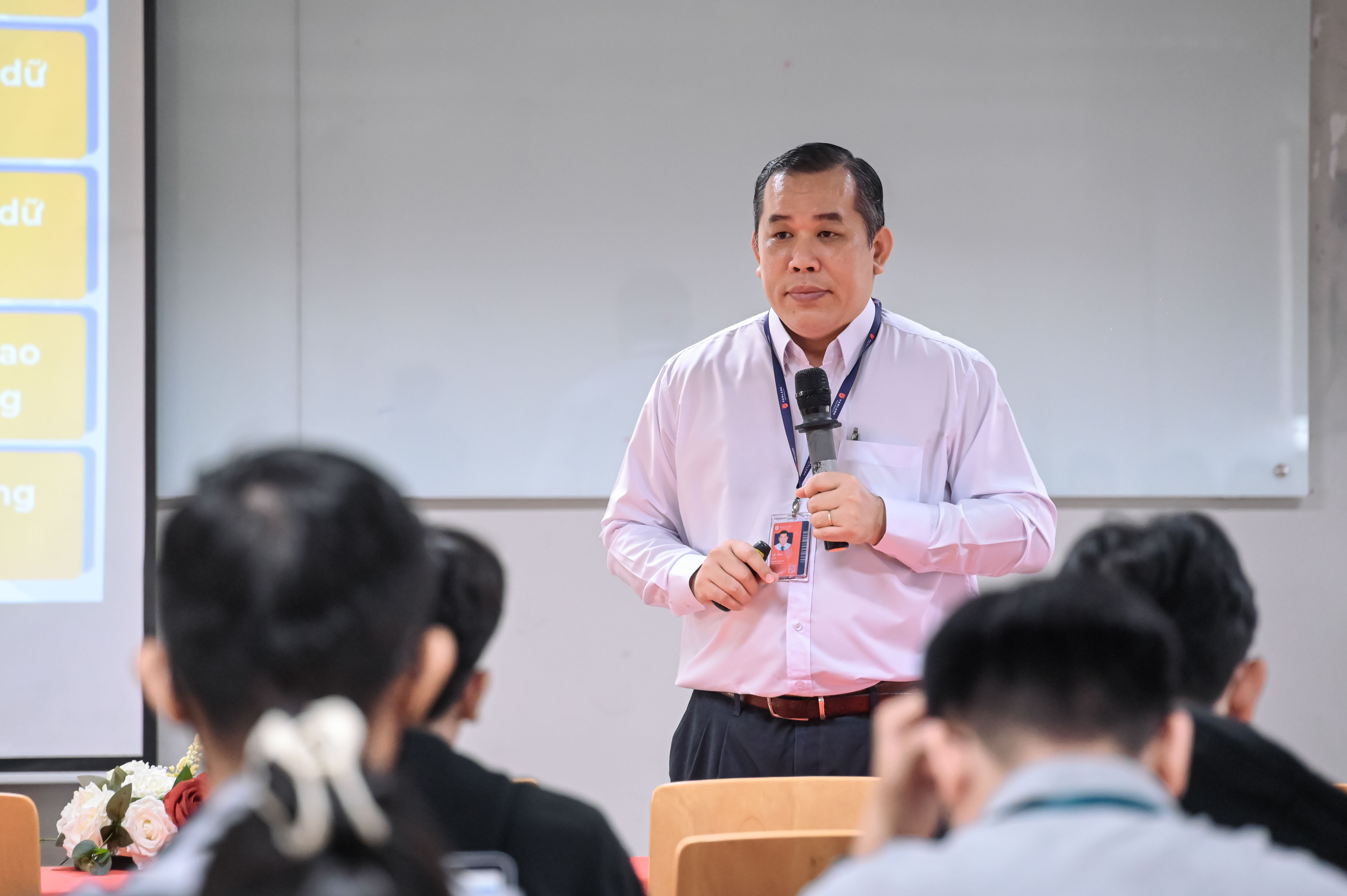 vlu-nang-cao-chat-luong-nghien-cuu-khoa-hoc-va-liem-chinh-nghien-cuu-cho-sinh-vien-van-lang-d.jpg