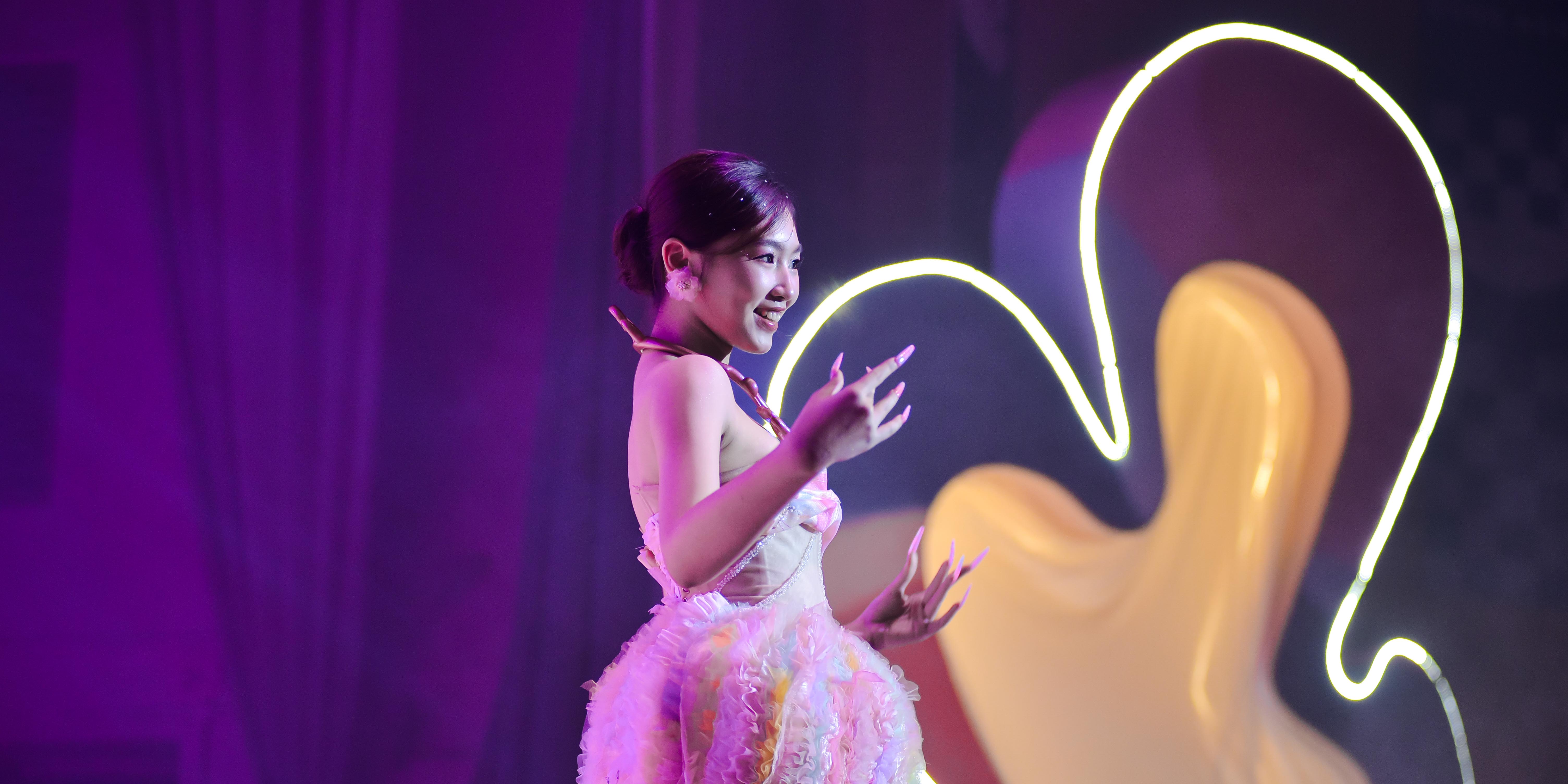 vlu-neon-hoai-yen-2023-mua-an-nhien-cham-ngo-h.jpg