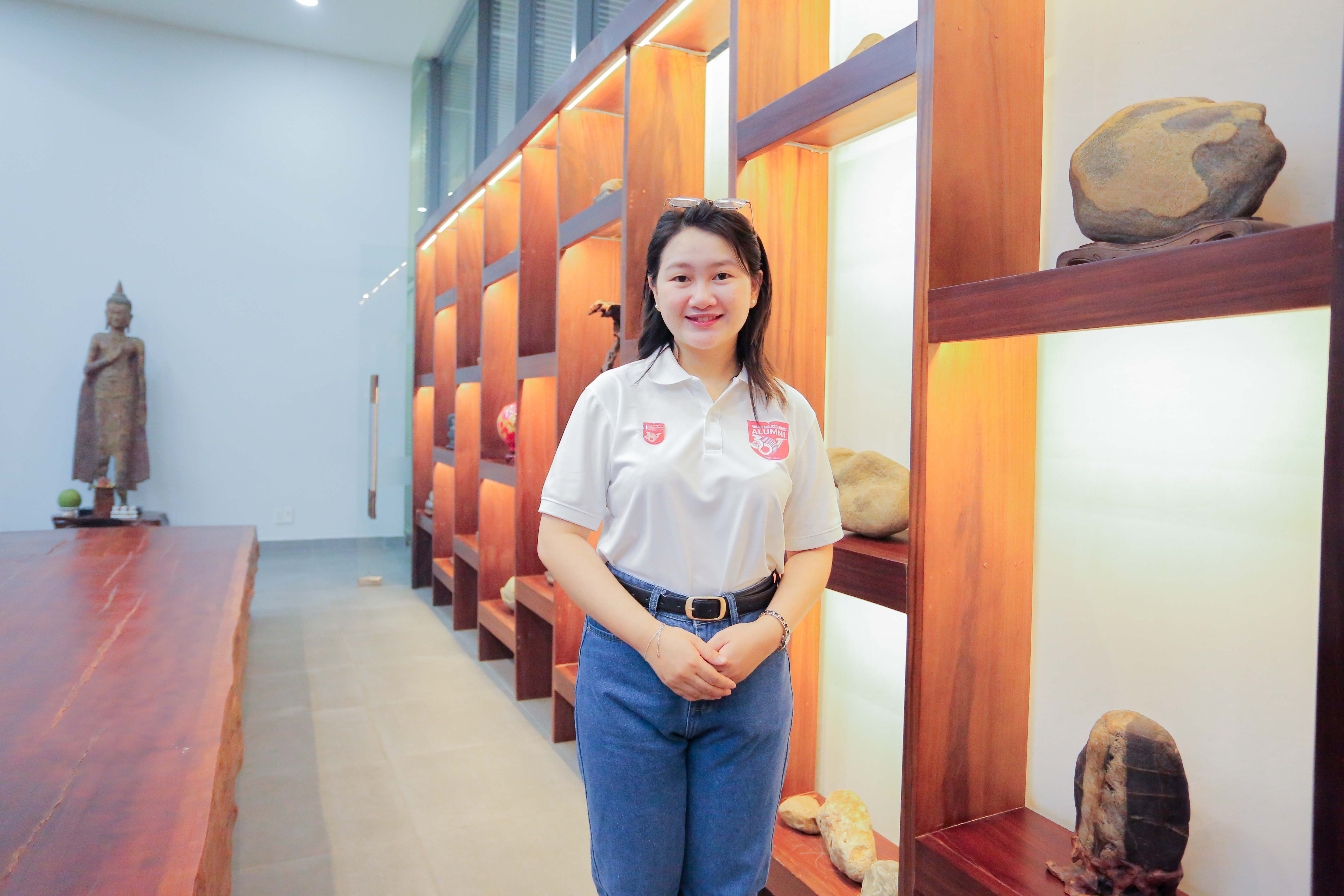 vlu-ngay-hoi-cuu-sinh-vien-khoa-tai-chinh-ke-toan-gan-ket-va-tri-an (2).jpg
