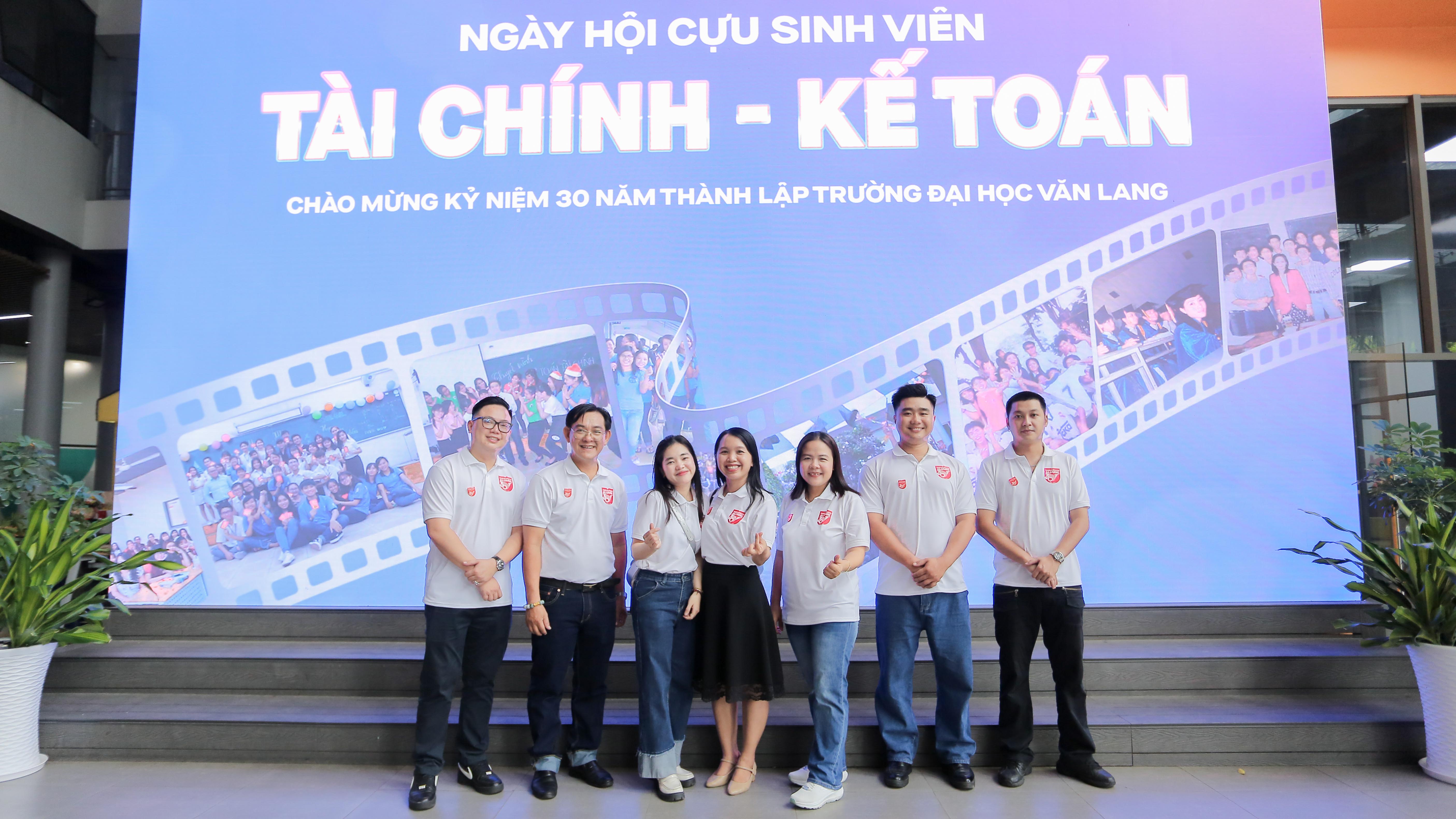 vlu-ngay-hoi-cuu-sinh-vien-khoa-tai-chinh-ke-toan-gan-ket-va-tri-an_thumbnail.jpg
