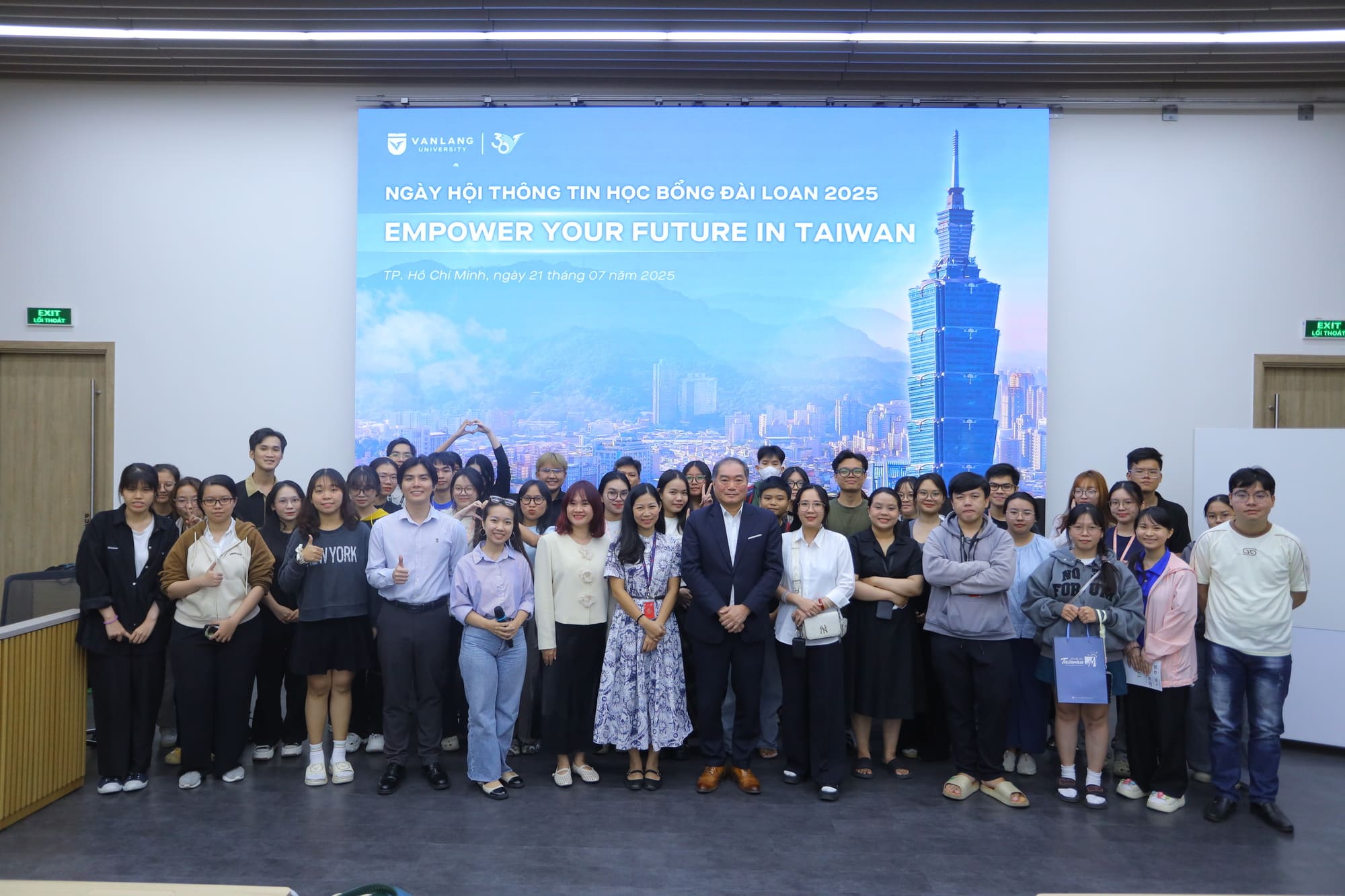 vlu-ngay-hoi-thong-tin-hoc-bong-va-van-hoa-dai-loan-a.jpg