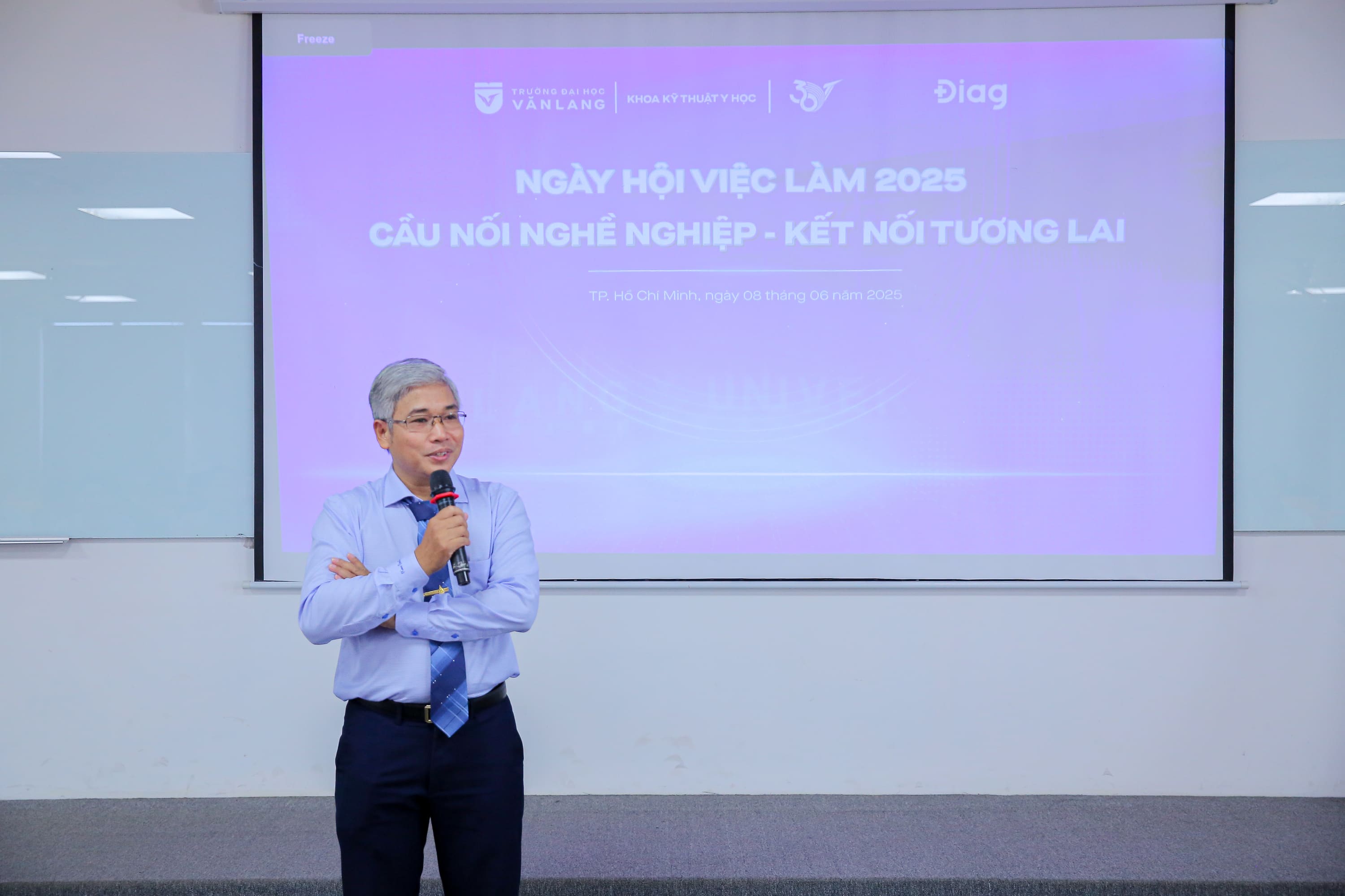 vlu-ngay-hoi-viec-lam-nam-2025-cau-noi-nghe-nghiep-ket-noi-tuong-lai_a.jpg