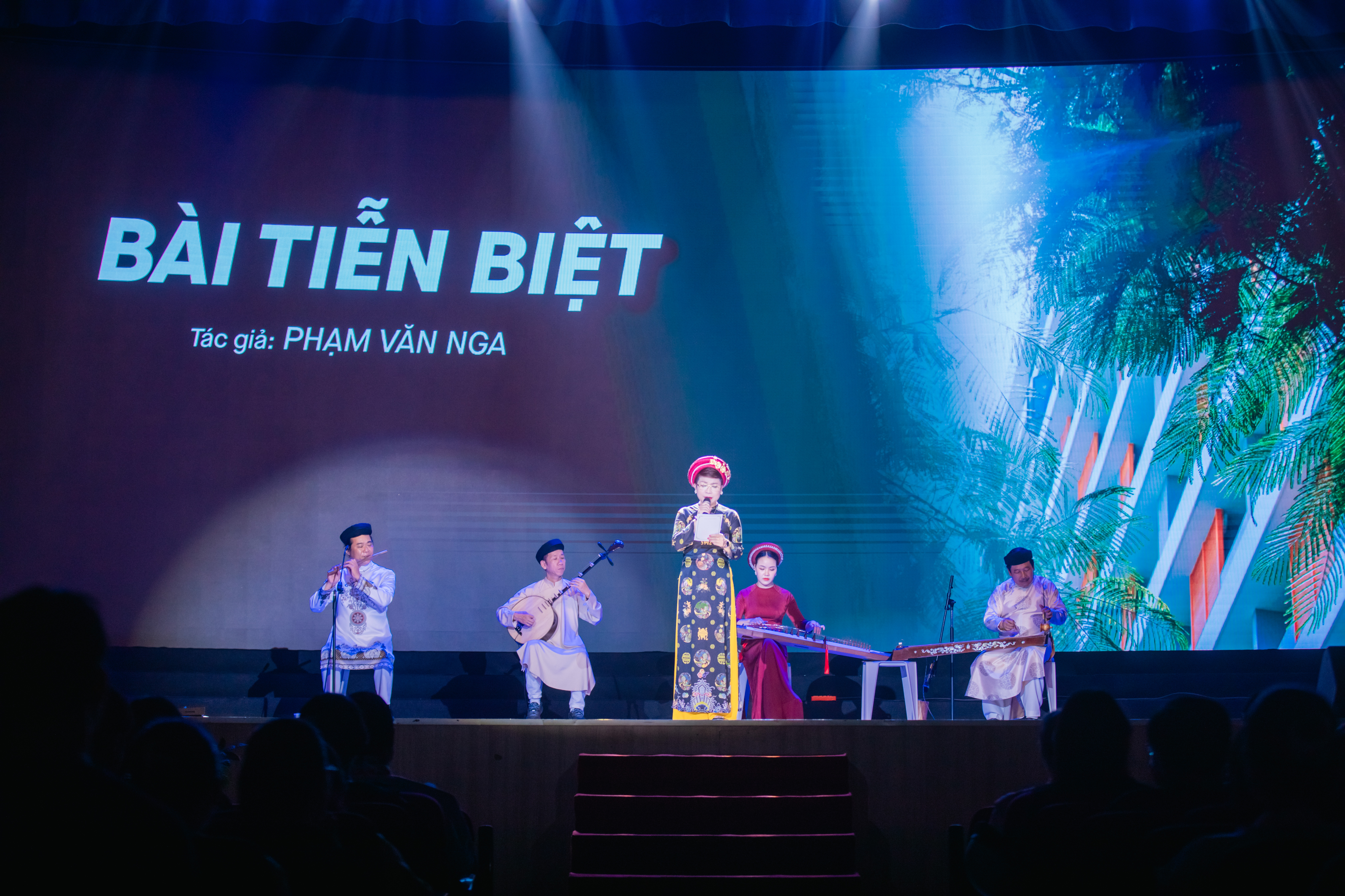 vlu-ngay-tho-van-lang-lan-toa-gia-tri-thi-ca-va-ra-mat-tap-tho-tieng-tho-van-lang-2.jpg