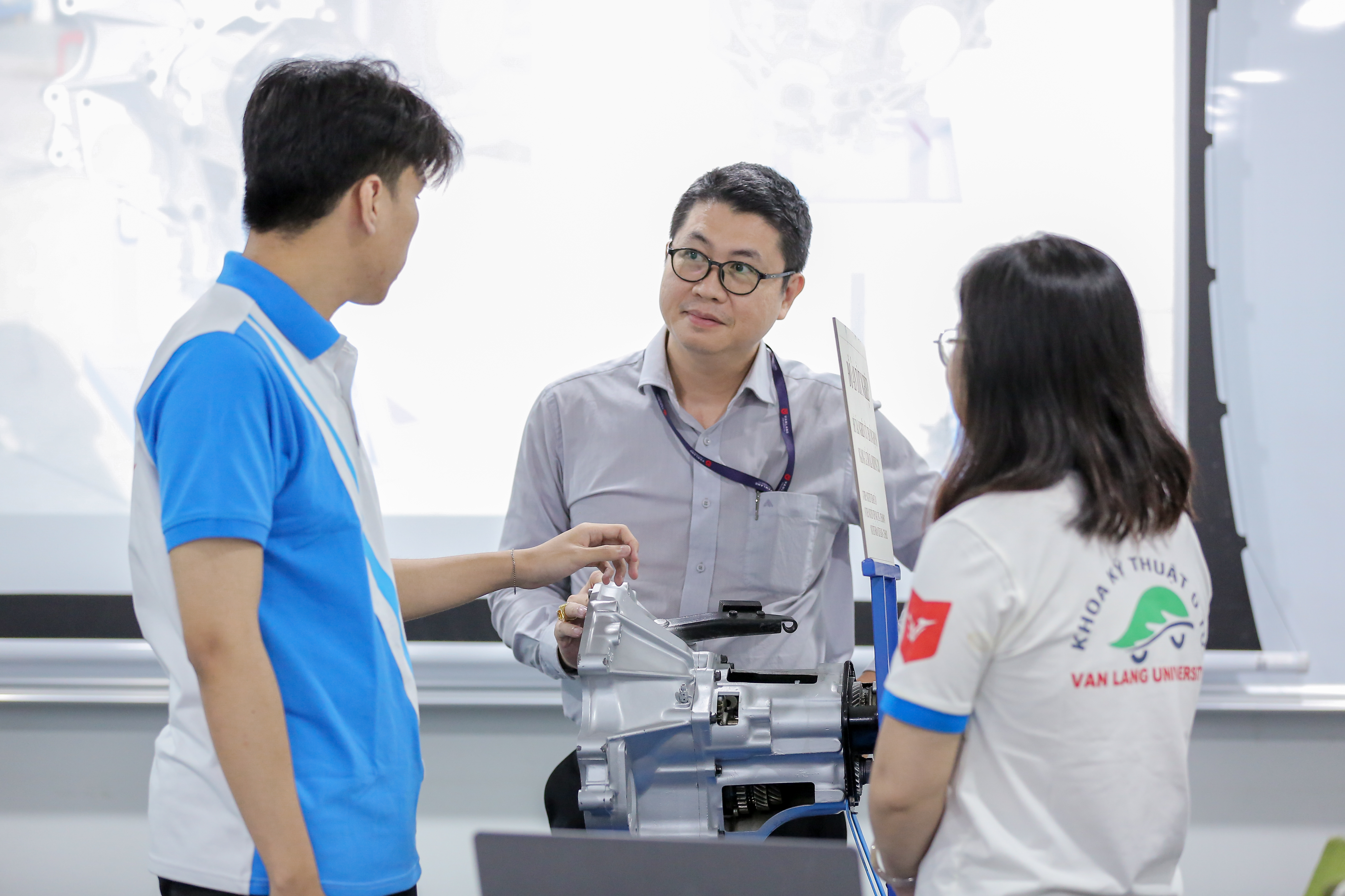 vlu-nha-khoa-hoc-van-lang-lot-top-9-dai-dien-viet-nam-tham-gia-lif-global-2026 c.jpg
