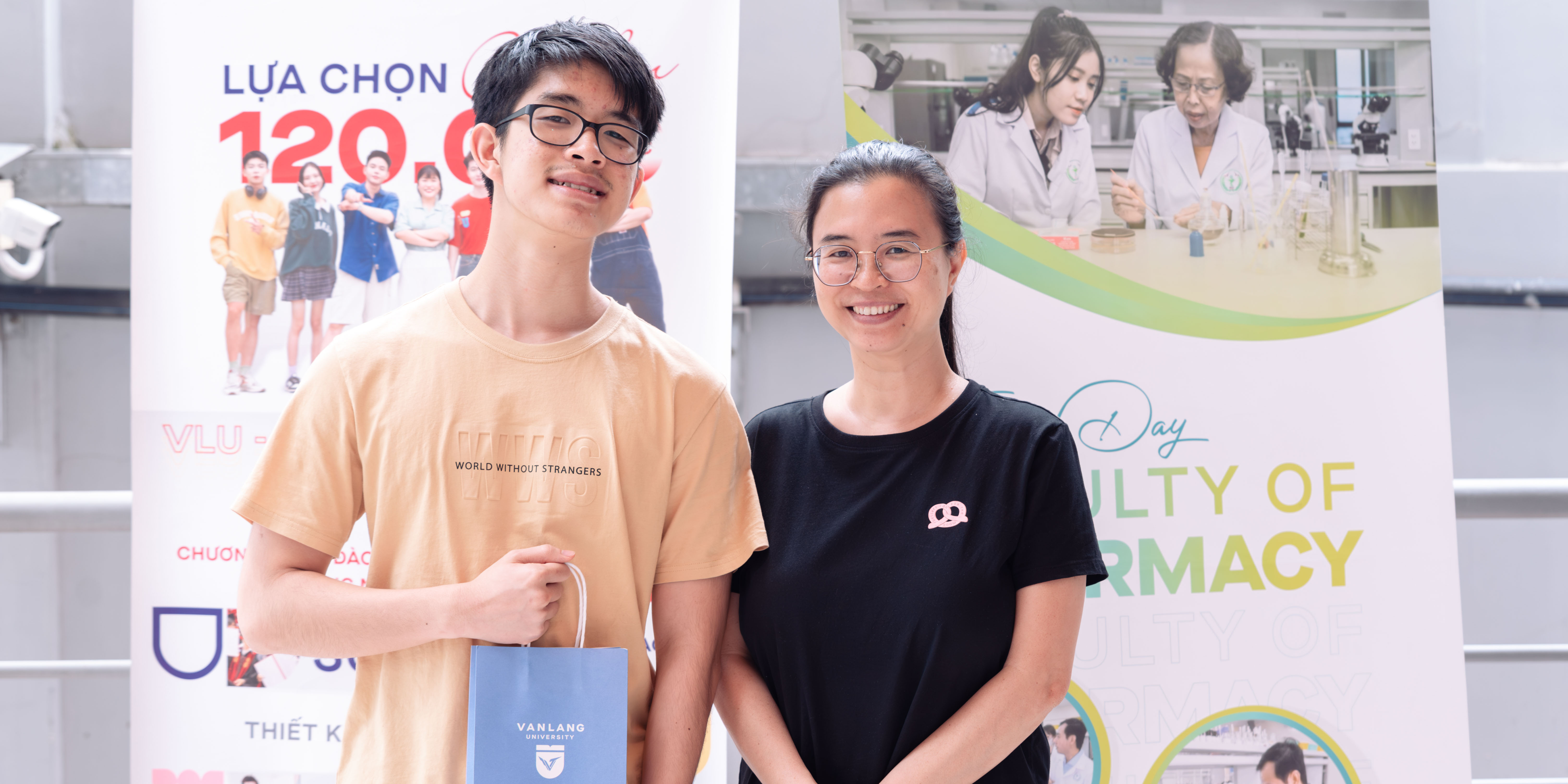 vlu-open-day-2025-khoi-nganh-suc-khoe-huong-nghiep-chuyen-sau-song-hanh-voi-trai-nghiem-thuc-te-d.JPG