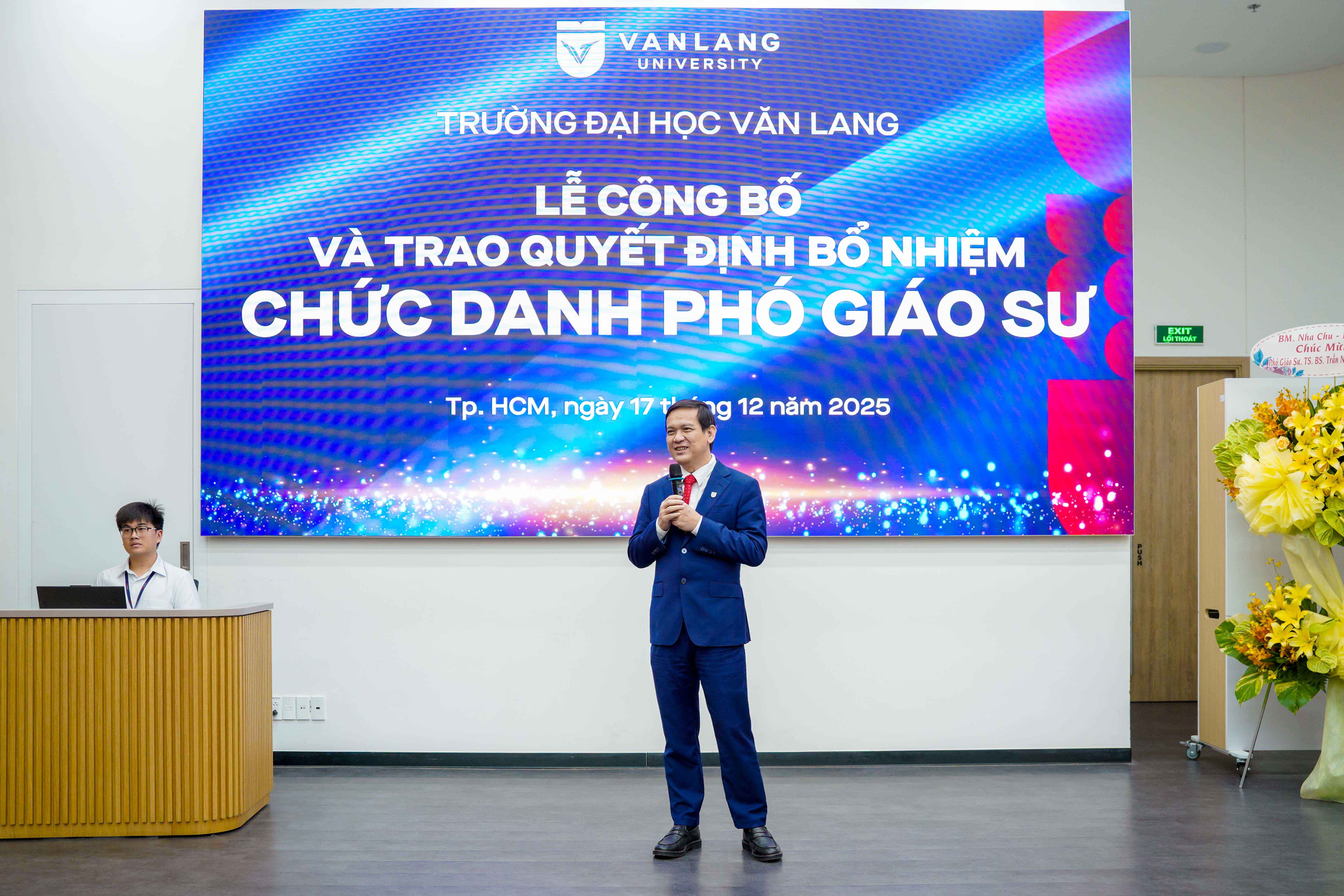 vlu-phat-trien-doi-ngu-hoc-thuat-chat-luong-cao-vlu-ghi-nhan-cac-thay-co-dat-chuc-danh-pgs-c.jpg