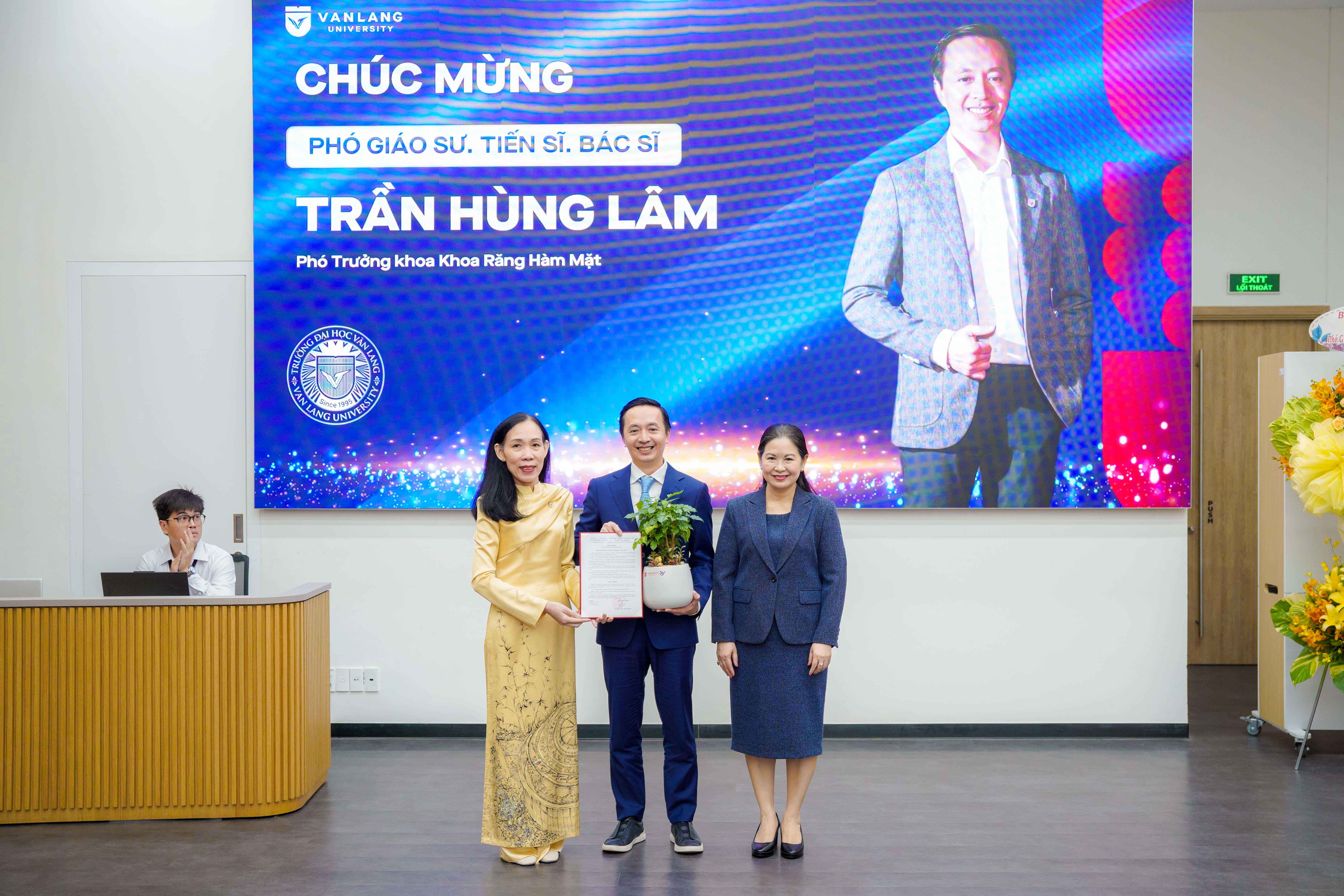 vlu-phat-trien-doi-ngu-hoc-thuat-chat-luong-cao-vlu-ghi-nhan-cac-thay-co-dat-chuc-danh-pgs-d.jpg