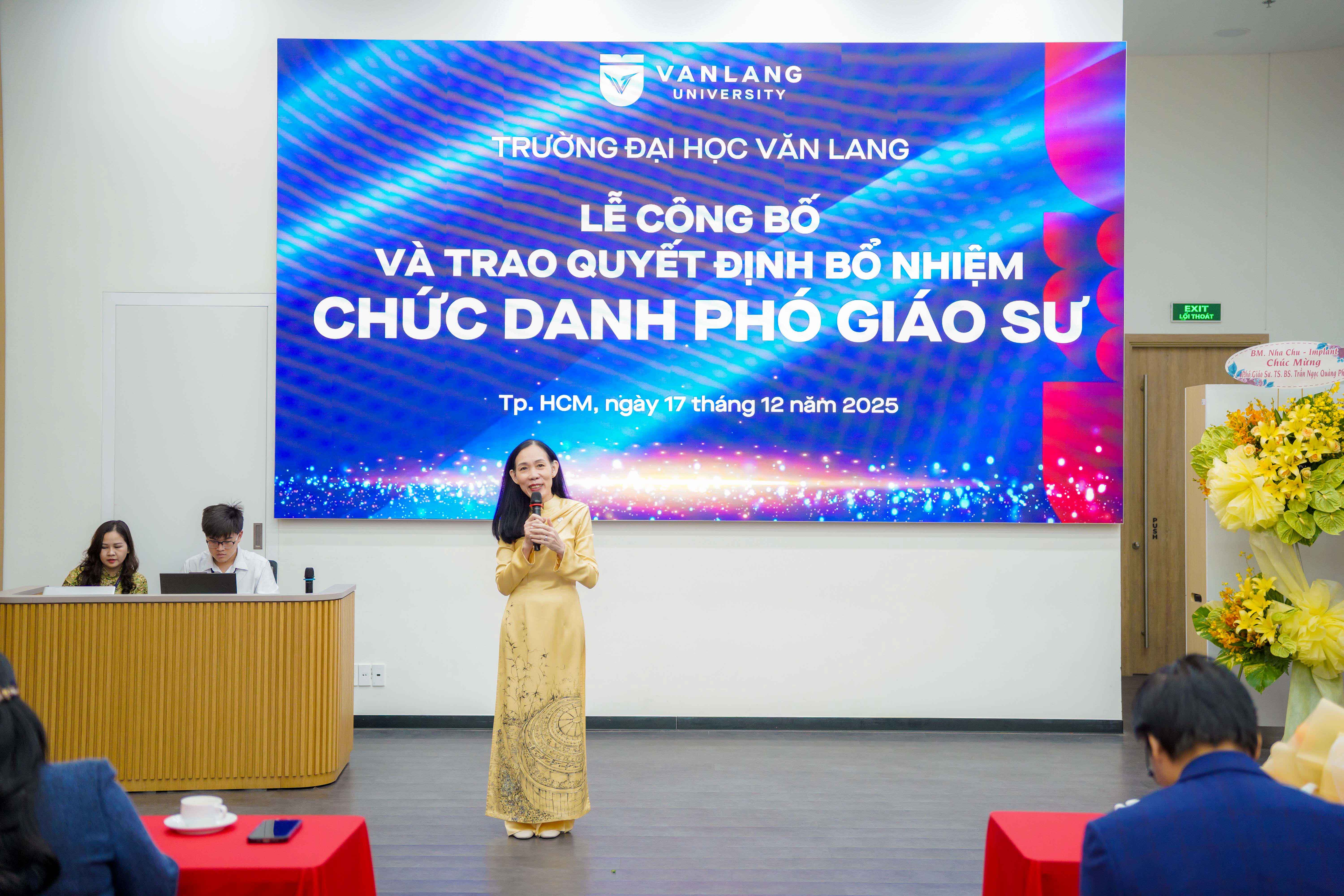 vlu-phat-trien-doi-ngu-hoc-thuat-chat-luong-cao-vlu-ghi-nhan-cac-thay-co-dat-chuc-danh-pgs-g.jpg
