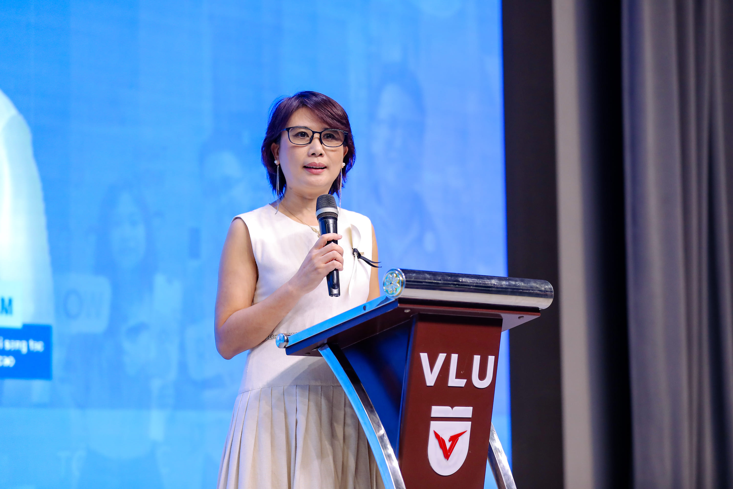 vlu-ra-khoi-cung-y-tuong-khoi-nghiep-huong-den-phat-trien-ben-vung-a.jpg