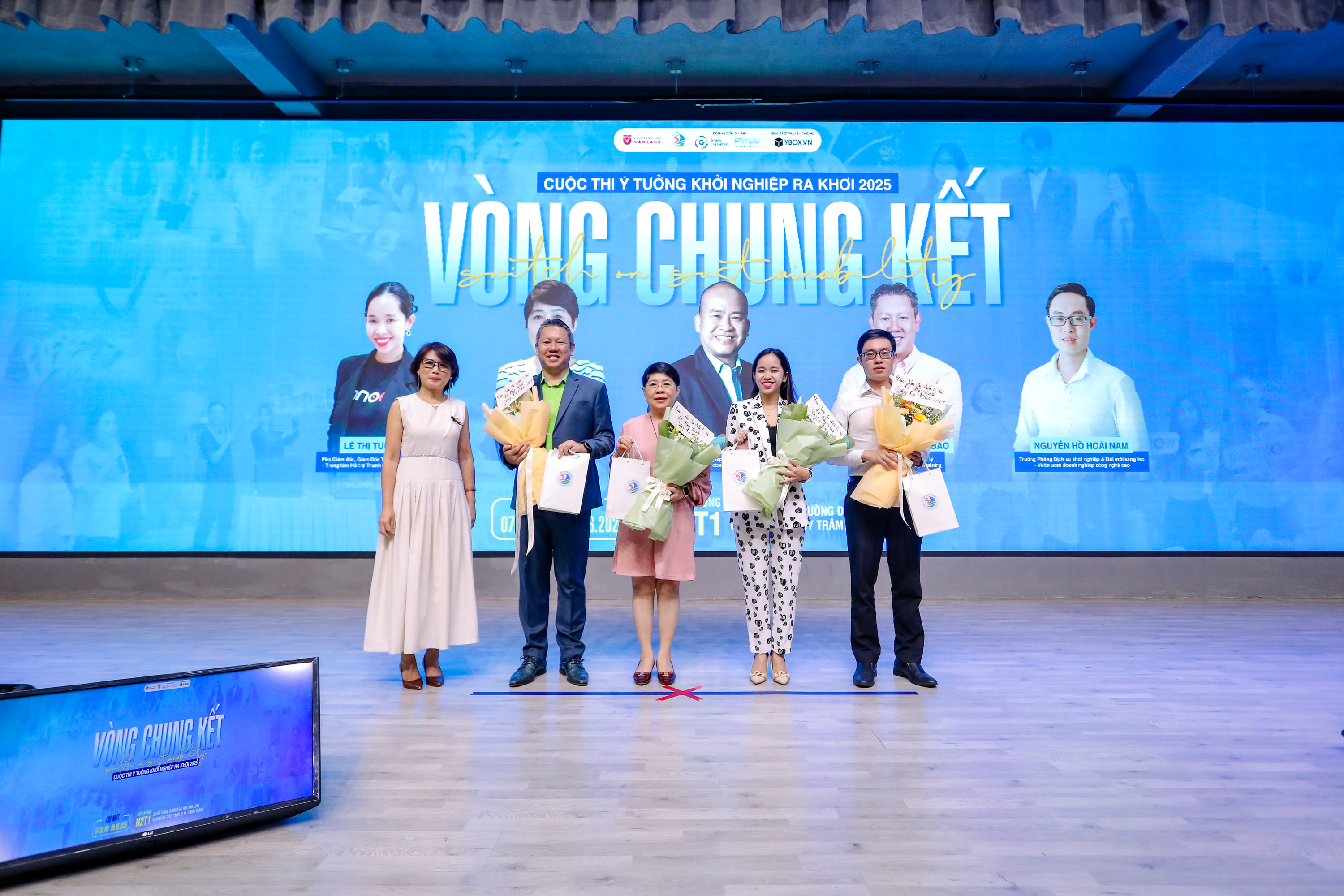 vlu-ra-khoi-cung-y-tuong-khoi-nghiep-huong-den-phat-trien-ben-vung-b.jpg