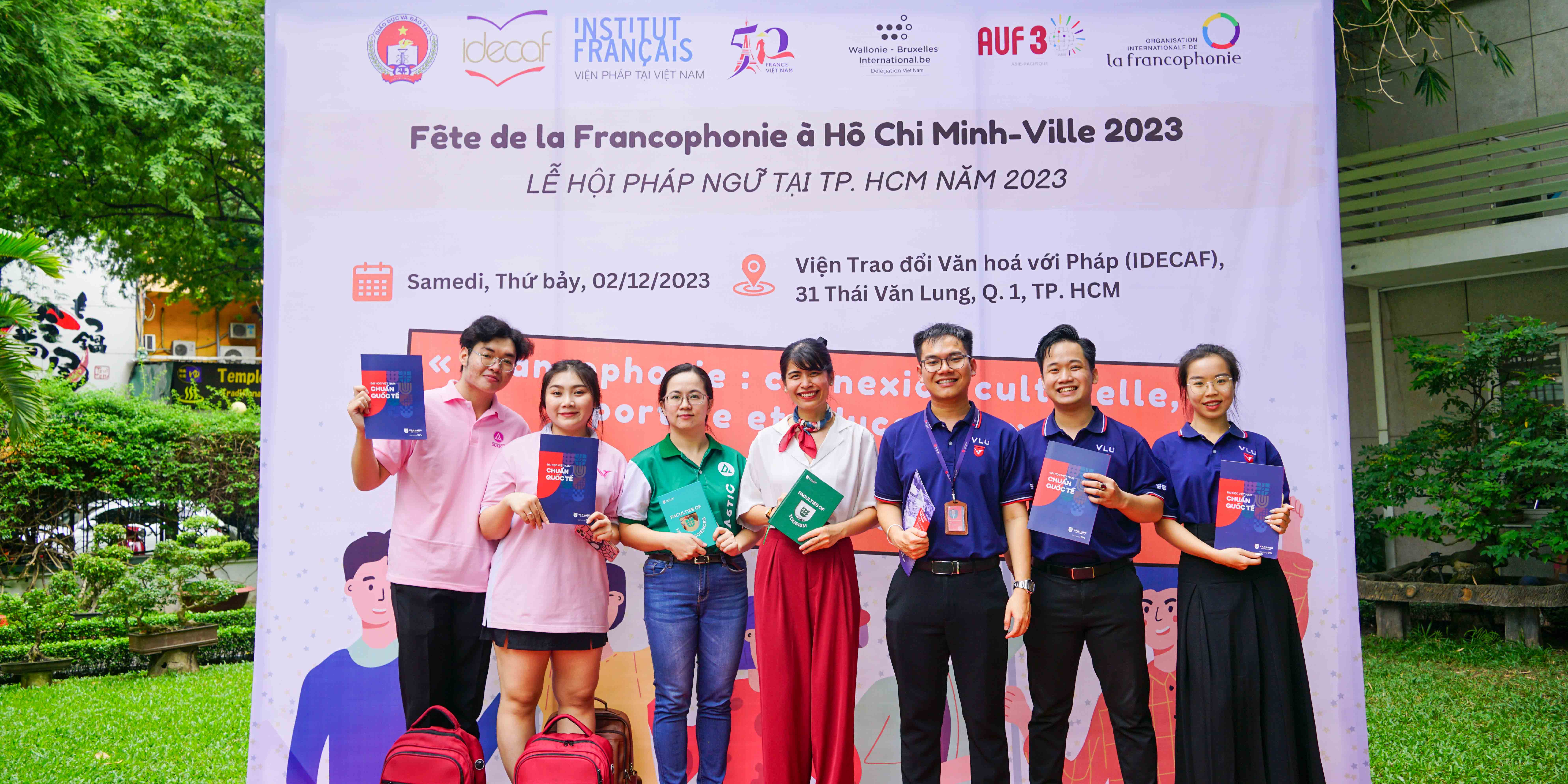 vlu-ron-rang-tai-ngay-hoi-tu-van-phap-ngu-a.jpg