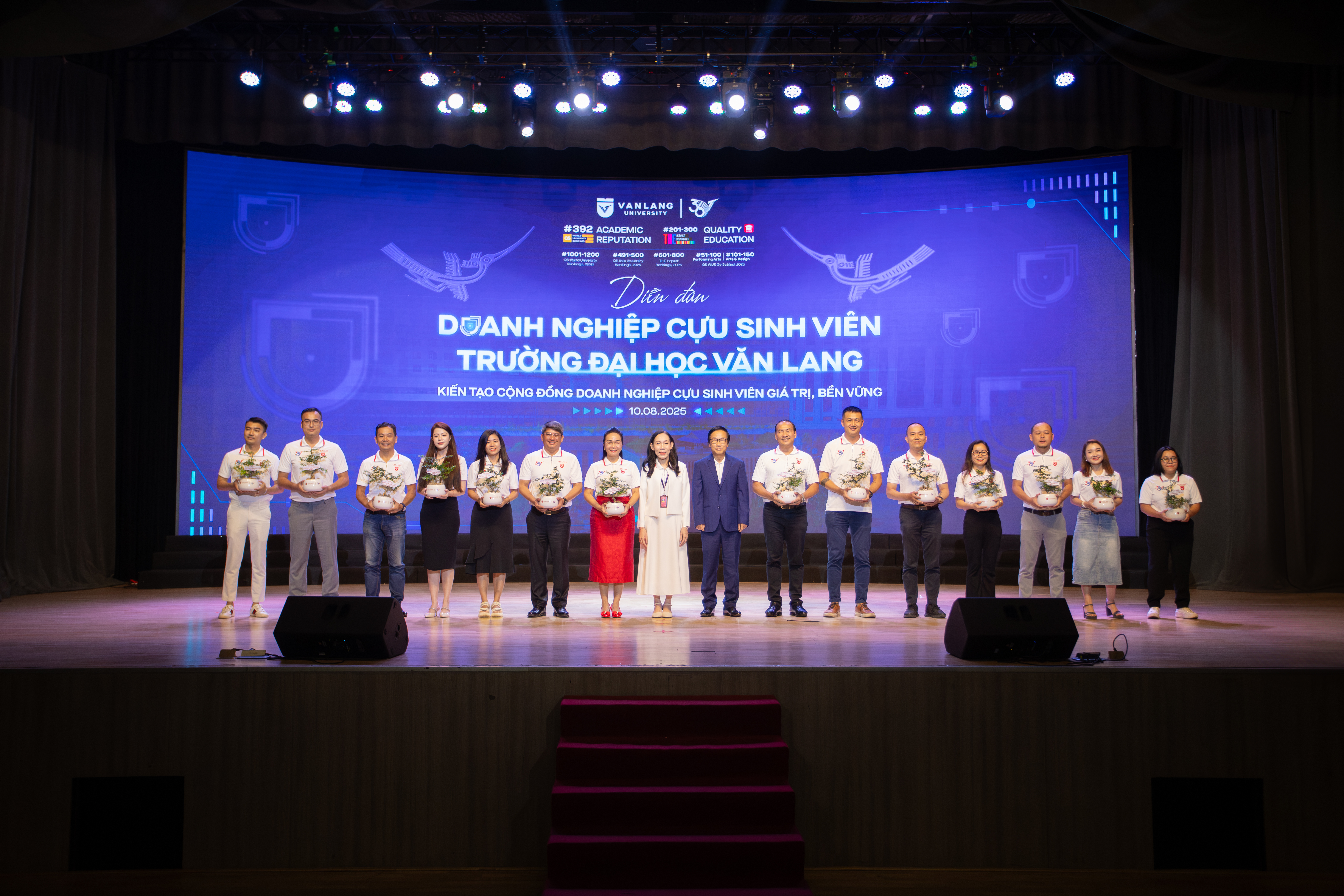vlu-sai-canh-chim-lac-chon-nganh-cung-giong-nhu-chon-doi-giay-de-mang-moi-ngay,-khong-ai-bat-chon-mot-doi-de-di-suot-doi-mai-d.jpg