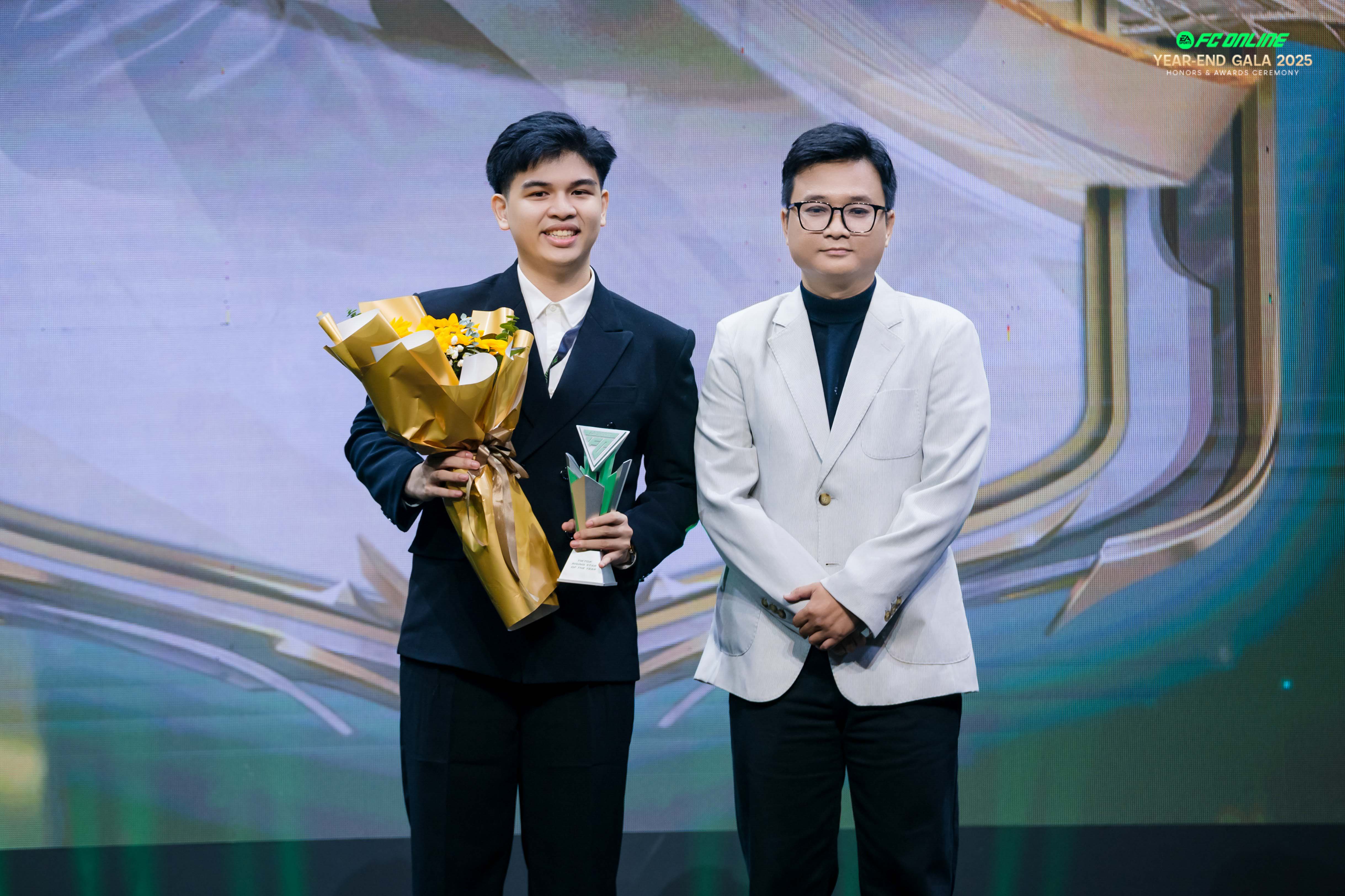 vlu-sai-canh-chim-lac-le-quoc-bao-vuot-bao-thuat-toan-de-cham-dinh-sang-tao-esports-d.jpg