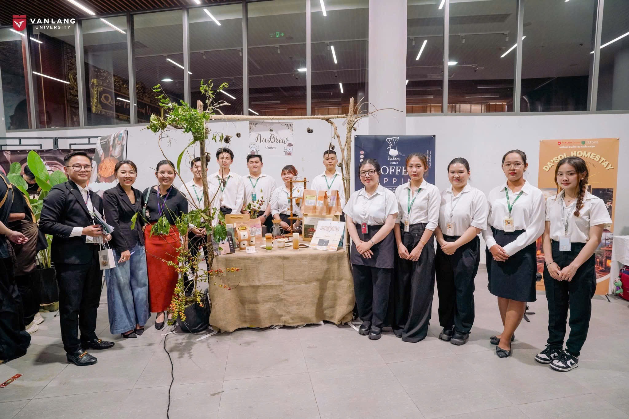 vlu-sai-canh-chim-lac-truong-thanh-tu-nhung-trai-nghiem-thuc-chien-trong-nganh-dich-vu-b.JPG