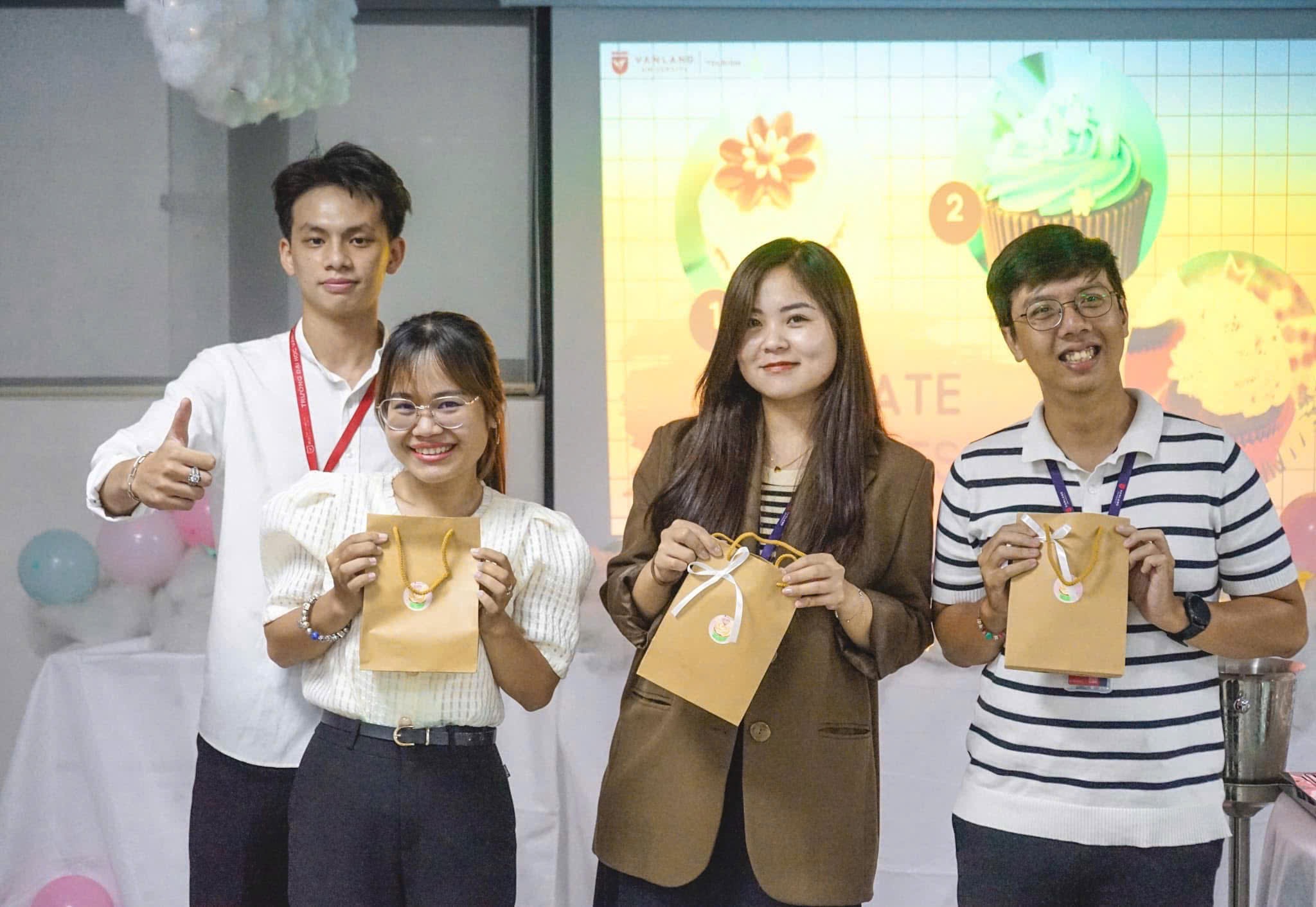 vlu-sai-canh-chim-lac-truong-thanh-tu-nhung-trai-nghiem-thuc-chien-trong-nganh-dich-vu-d.JPG