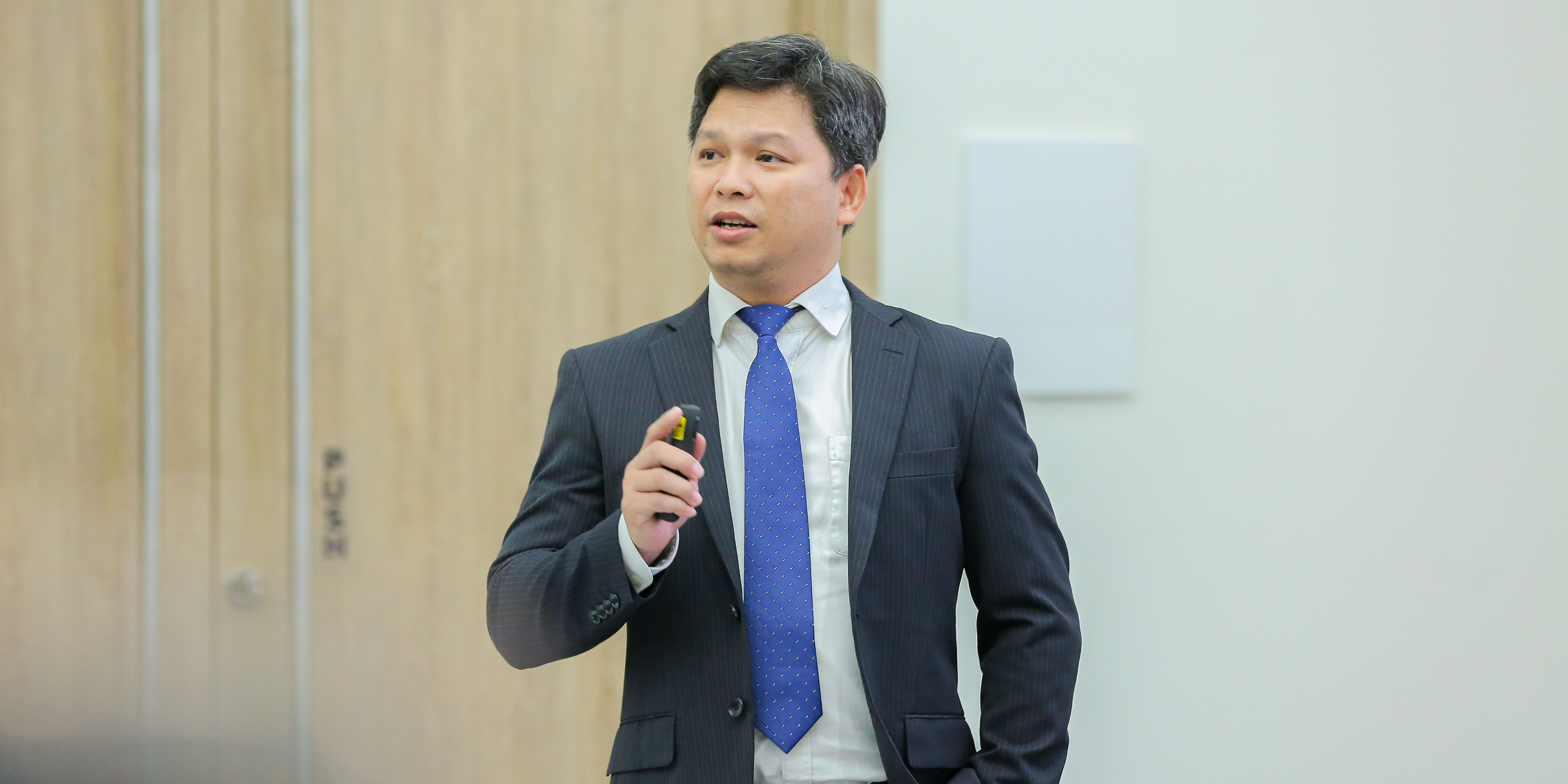 vlu-seminar-5-hoan-thien-va-xuat-ban-bai-bao-khoa-hoc-dau-moc-khep-lai-chuoi-hanh-trinh-research-mentoring-2024-a.jpg