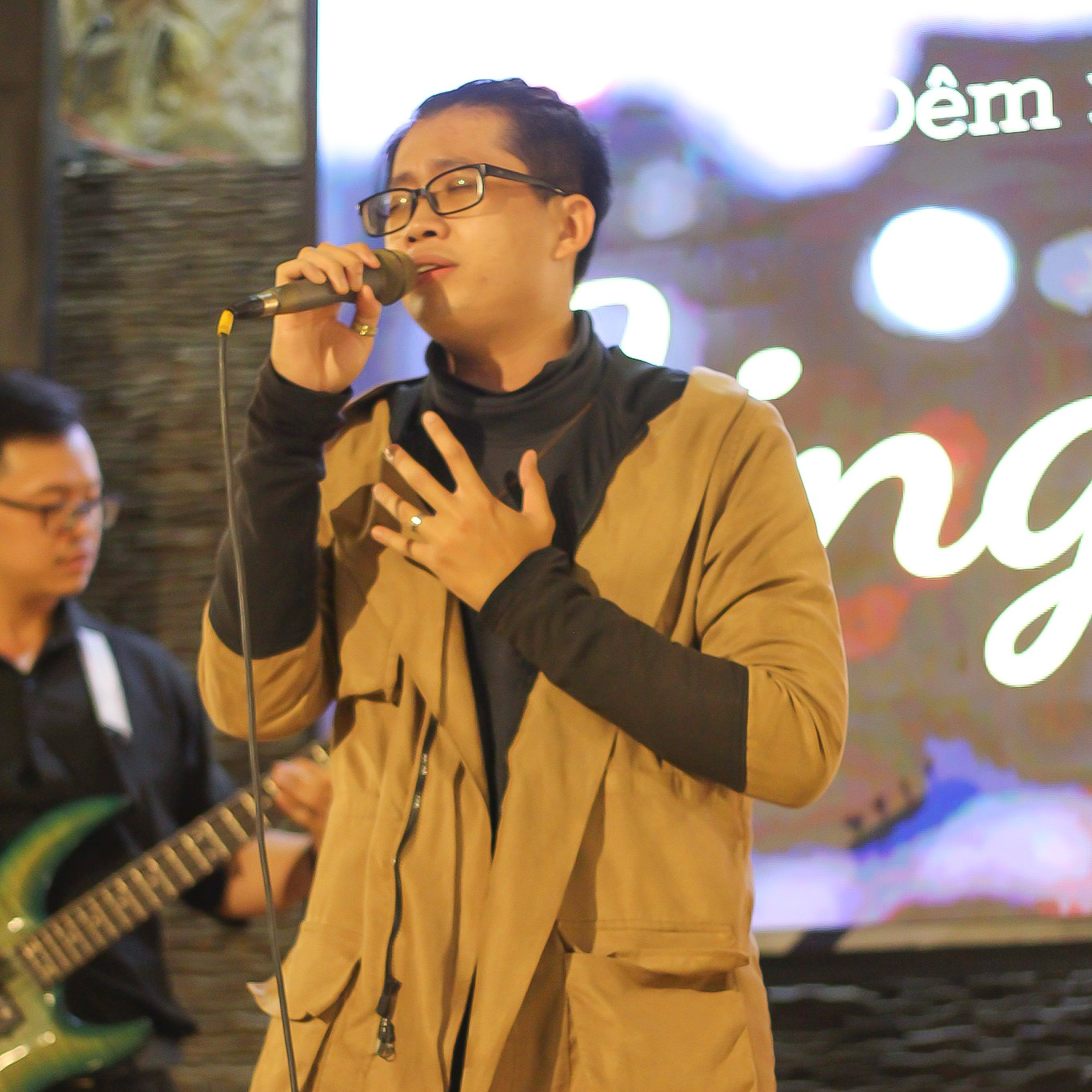 vlu-sing-for-us-dem-nhac-gay-quy-tu-thien-c.jpg
