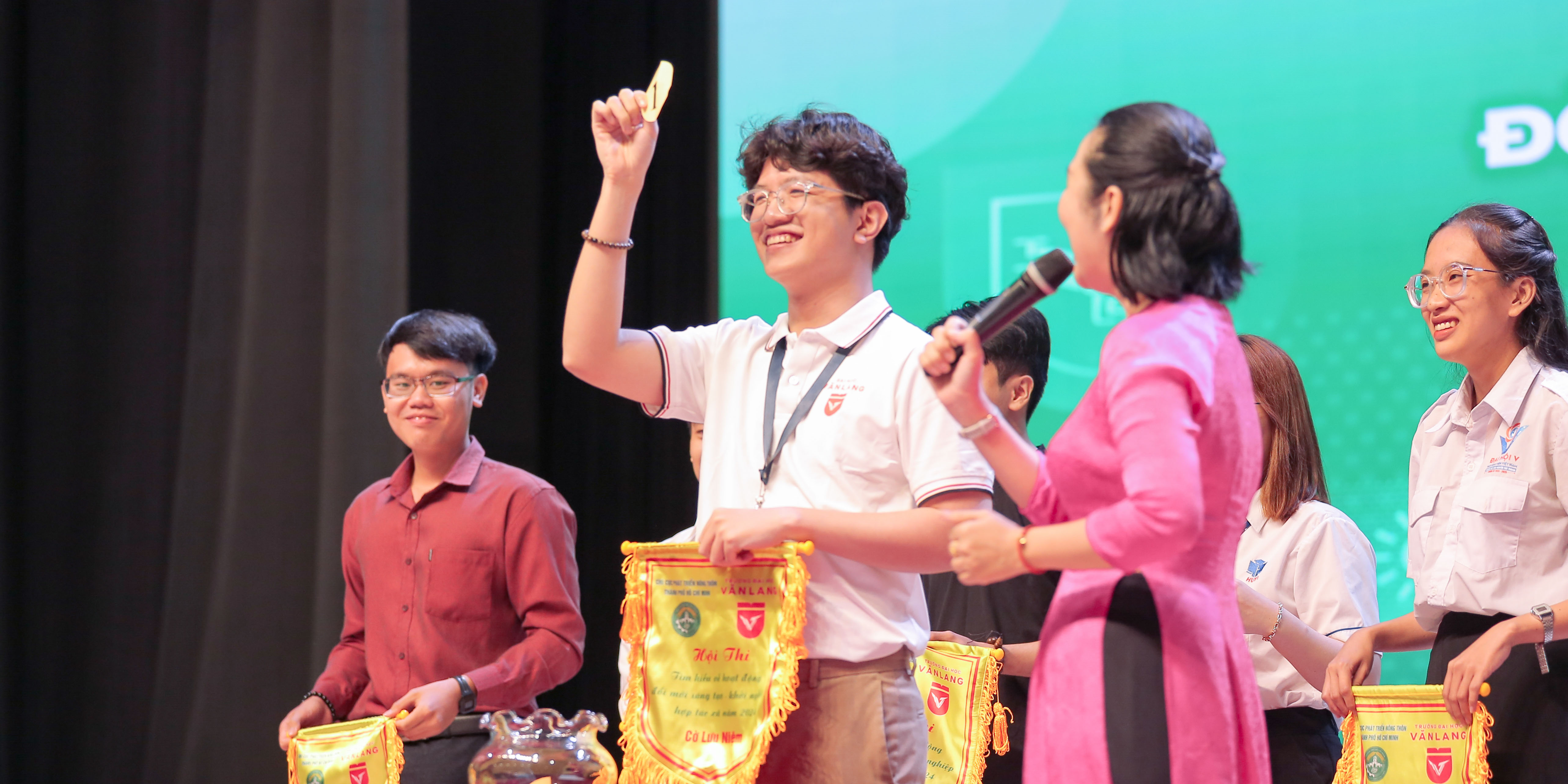 vlu-sinh-vien-am-tron-hoc-bong-chinh-phu-trung-quoc-bac-dao-tao-thac-si-c.jpg