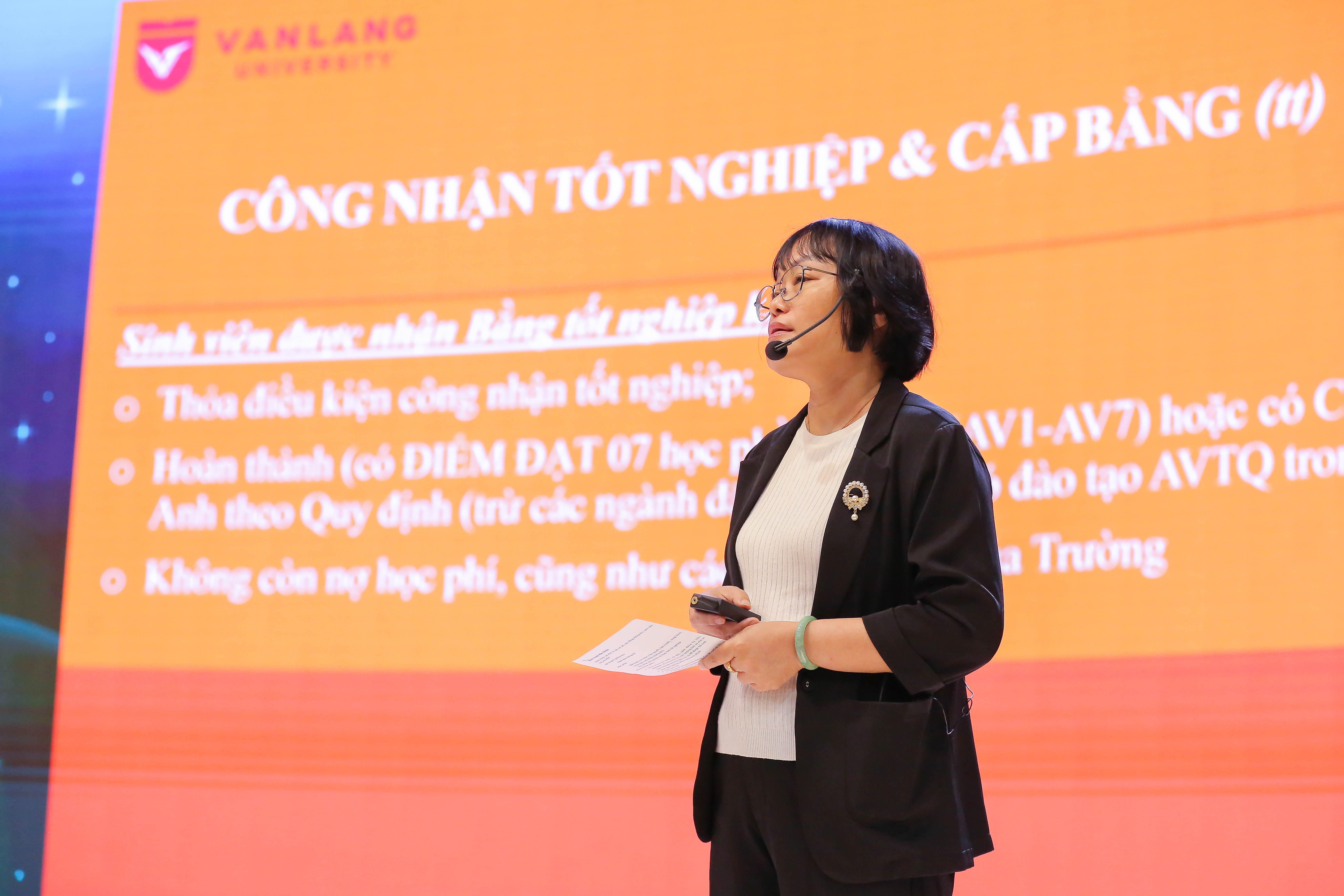 vlu-sinh-vien-cac-khoa-khoi-dong-nam-hoc-moi-voi-chuoi-sinh-hoat-cong-dan-dau-khoa-d.jpg