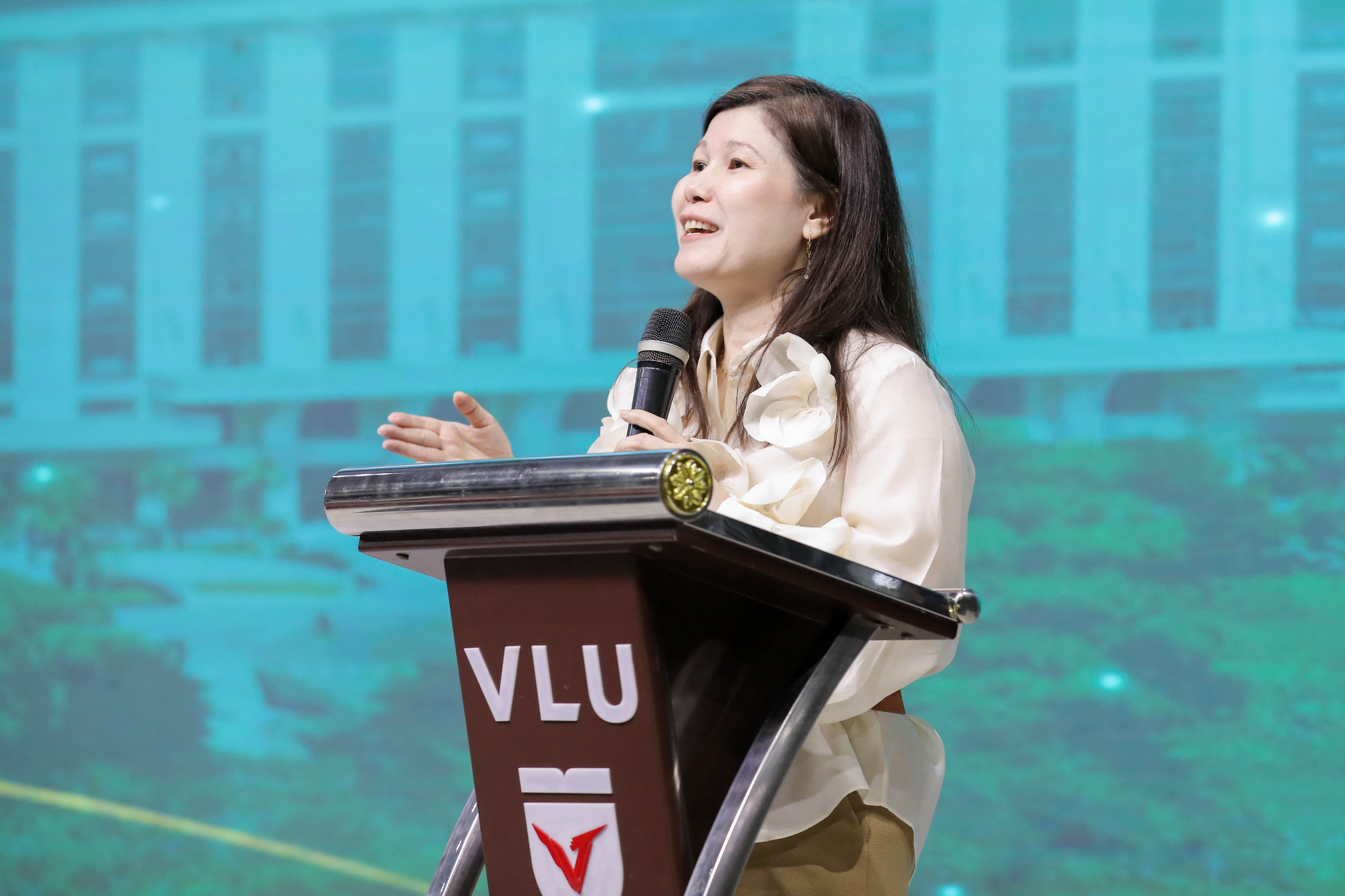 vlu-sinh-vien-du-lich-hoc-xay-dung-cv-chuyen-nghiep-a.jpg