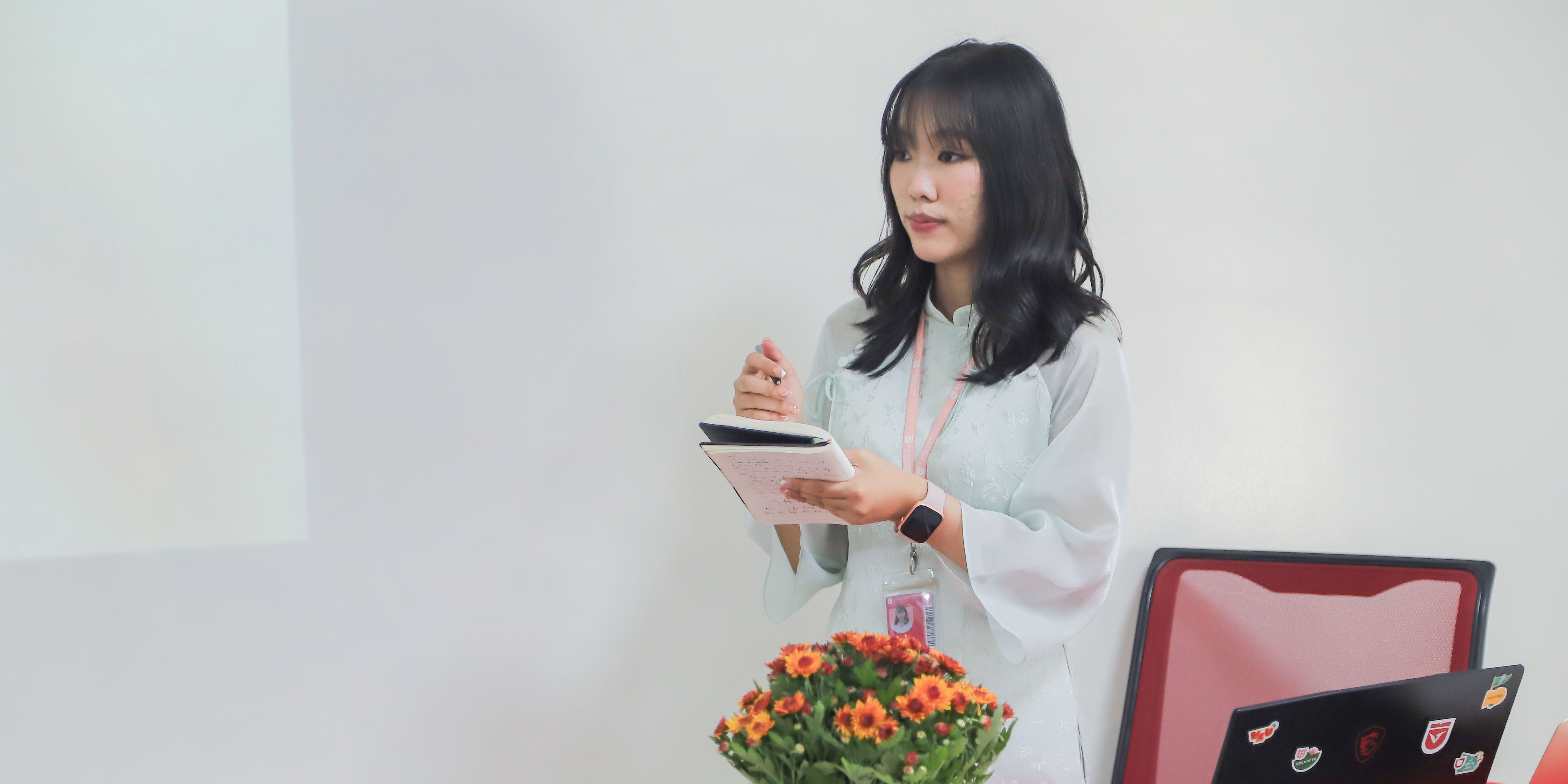 vlu-sinh-vien-k27-nganh-van-hoc-ung-dung-hoan-thanh-phien-bao-ve-khoa-luan-tot-nghiep_b.JPG