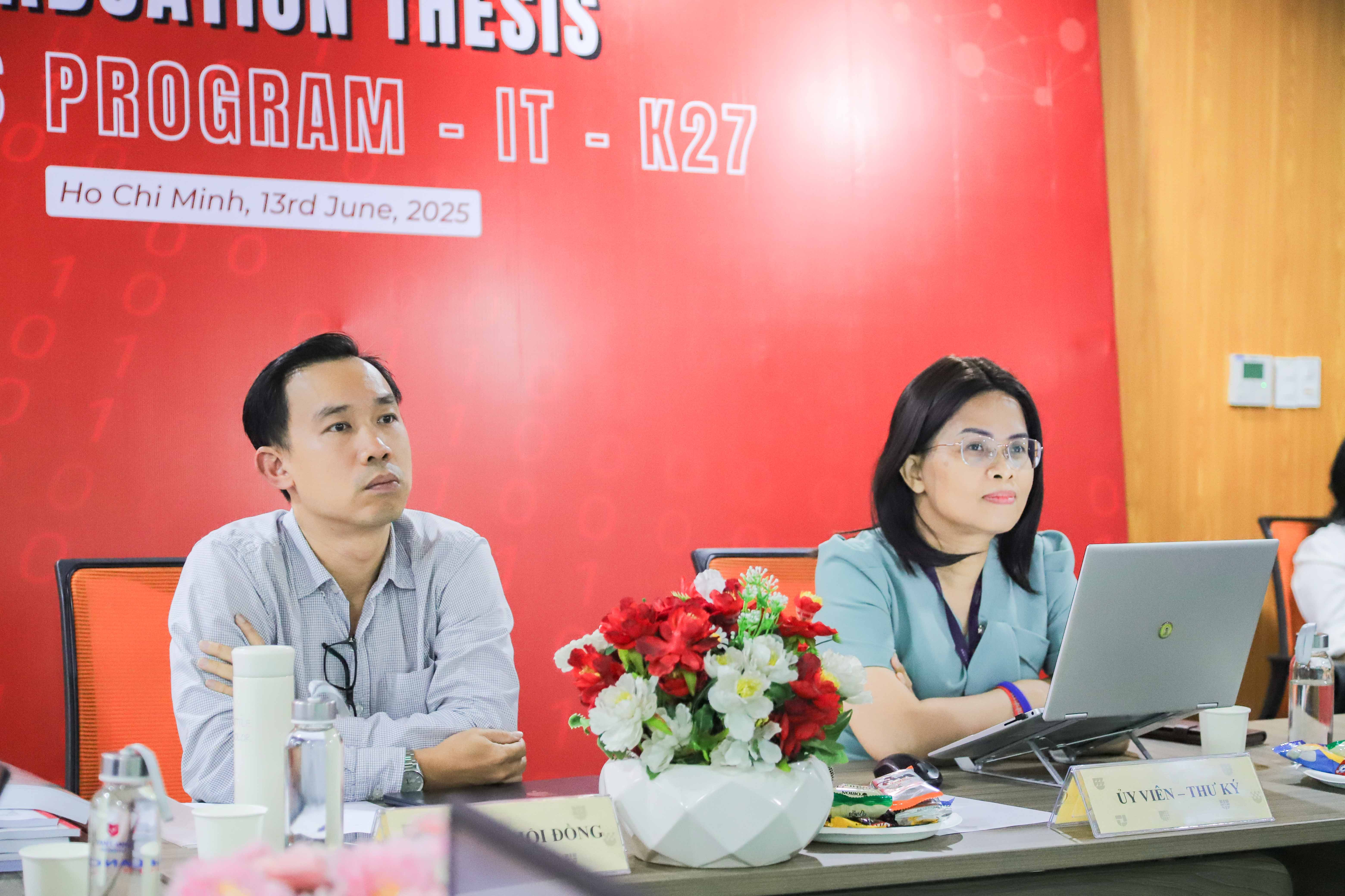 vlu-sinh-vien-khoa-27-nganh-cong-nghe-thong-tin-bao-ve-do-an-tot-nghiep-nam-2025-c.jpg