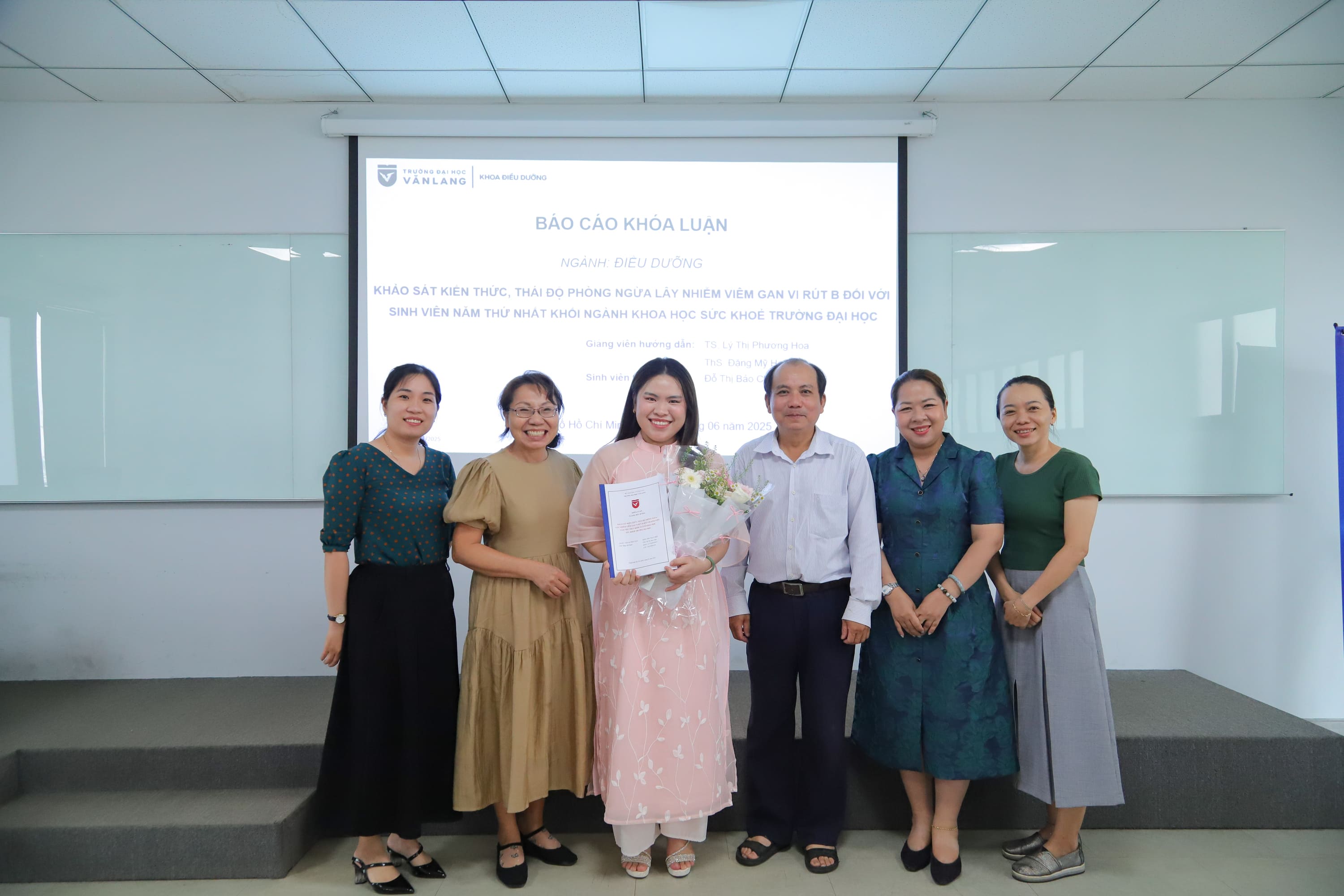 vlu-sinh-vien-khoa-27-nganh-dieu-duong-hoan-thanh-bao-ve-khoa-luan-tot-nghiep-a.jpg