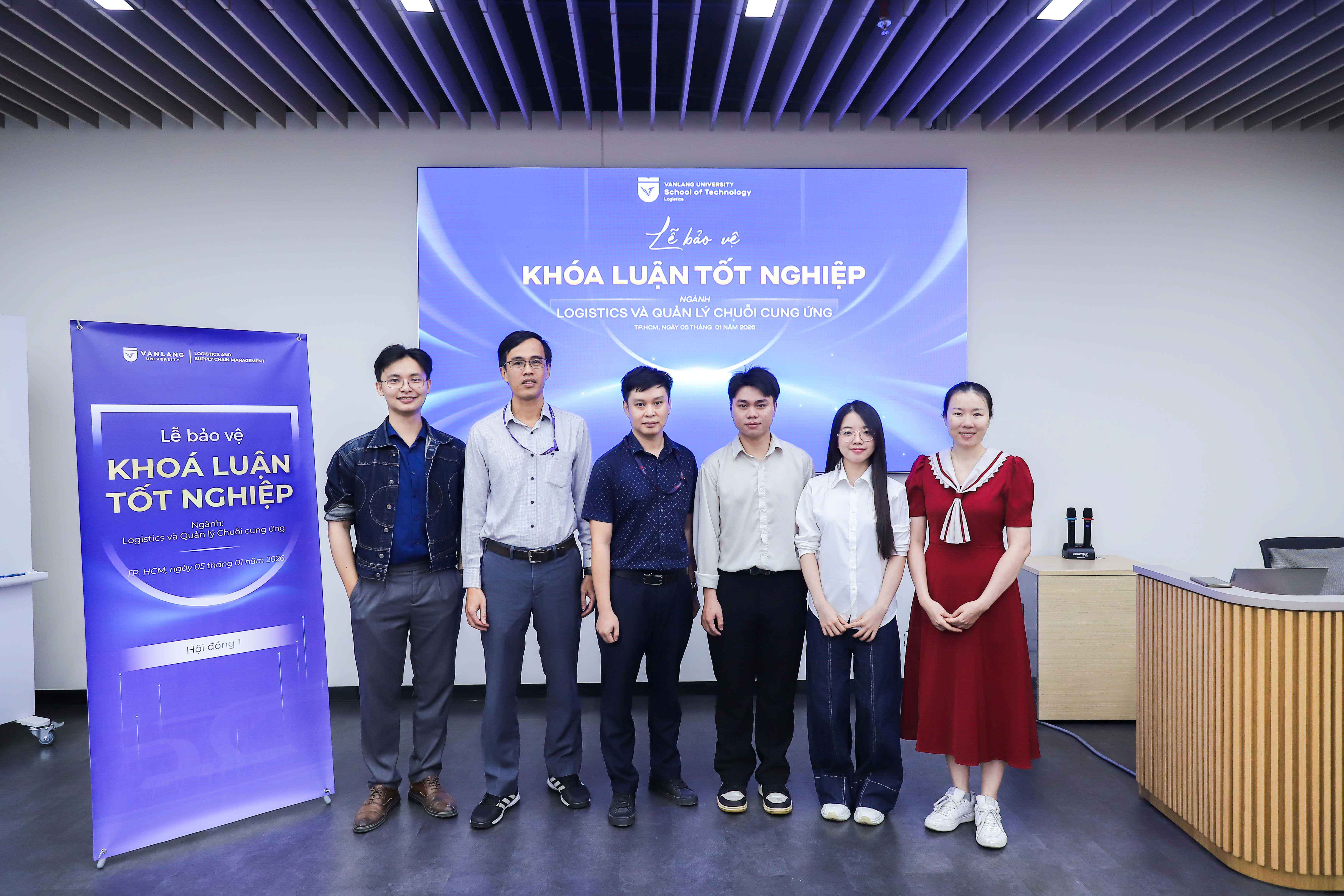 vlu-sinh-vien-khoa-28-nganh-logistics-va-quan-ly-chuoi-cung-ung-bao-ve-khoa-luan-voi-cac-de-tai-ung-dung-cong-nghe-so-a.jpg
